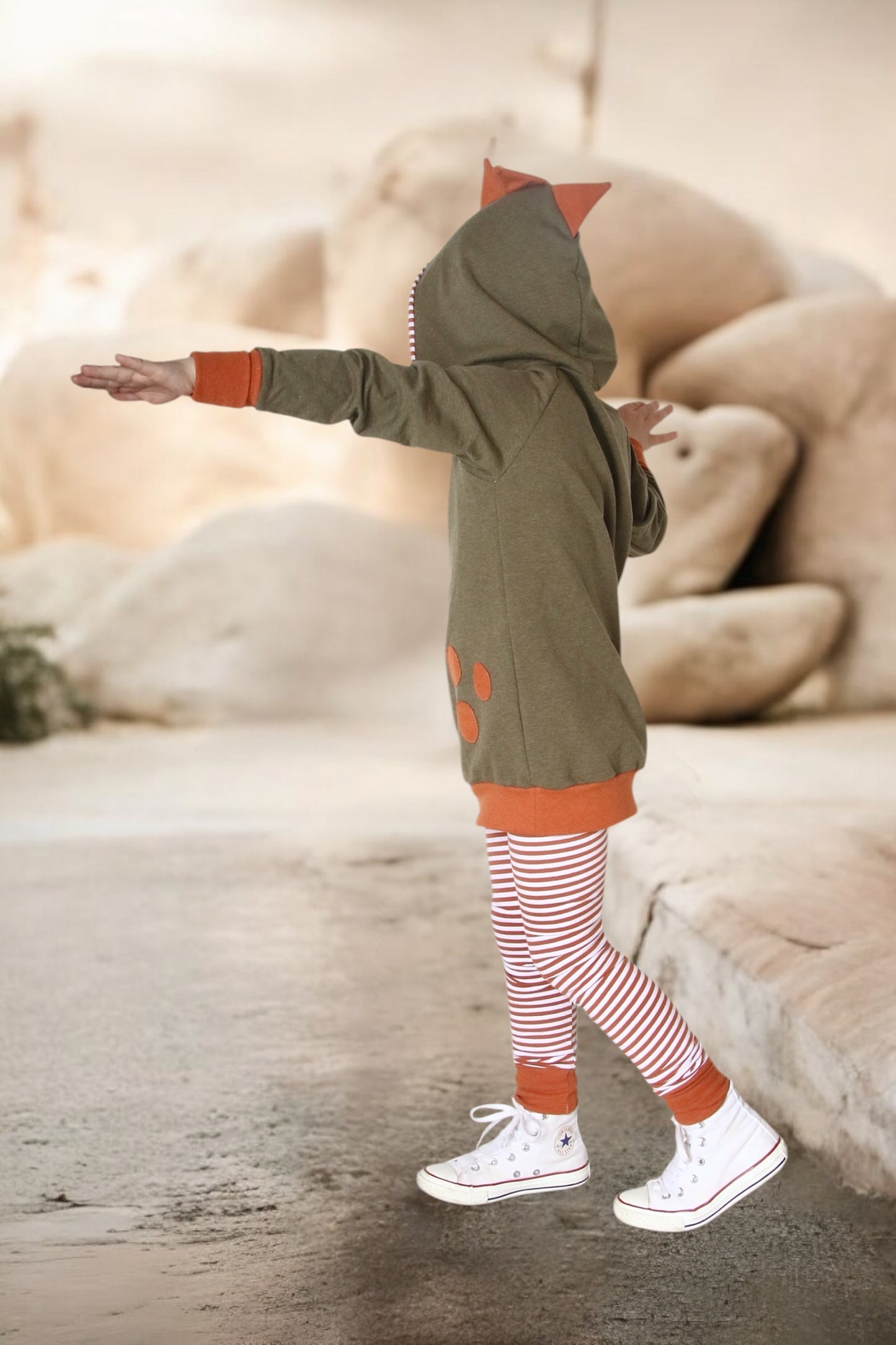 Raglan Sweater | Dino