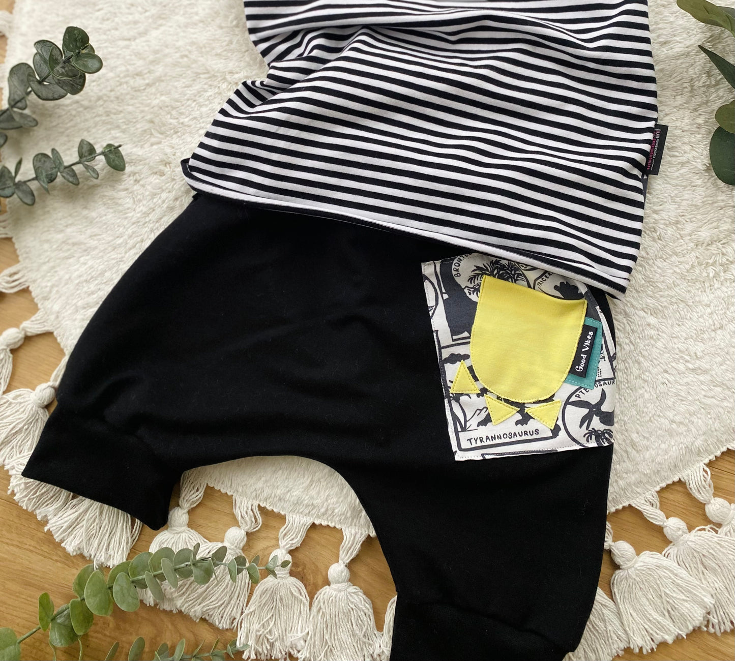 Loose Fit Shorts | Dino