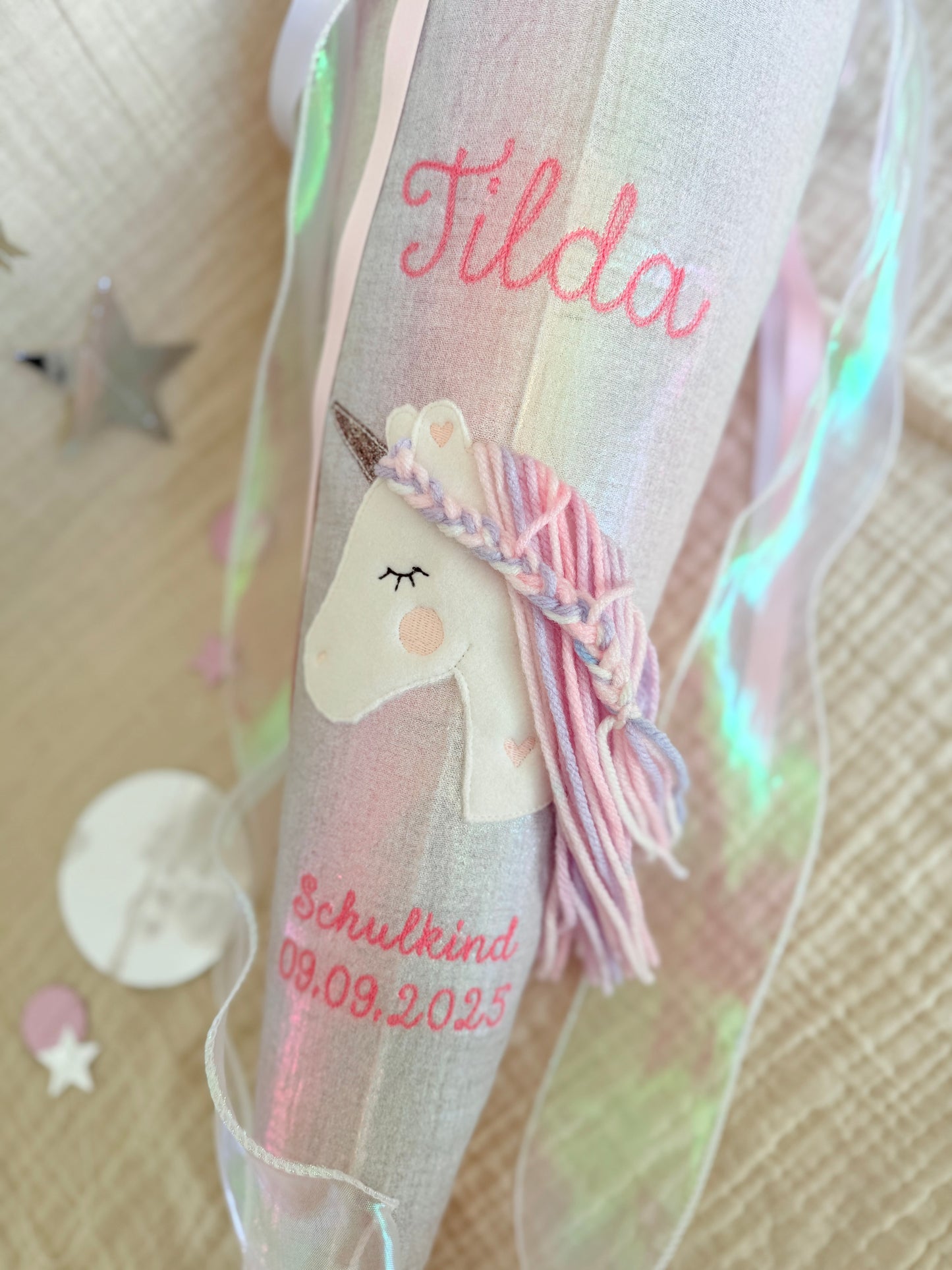 Schultüte 70 cm | Einhorn | Pompom Schleife Regenbogen Musselin | Holographische Effekte | Kissen Inlett