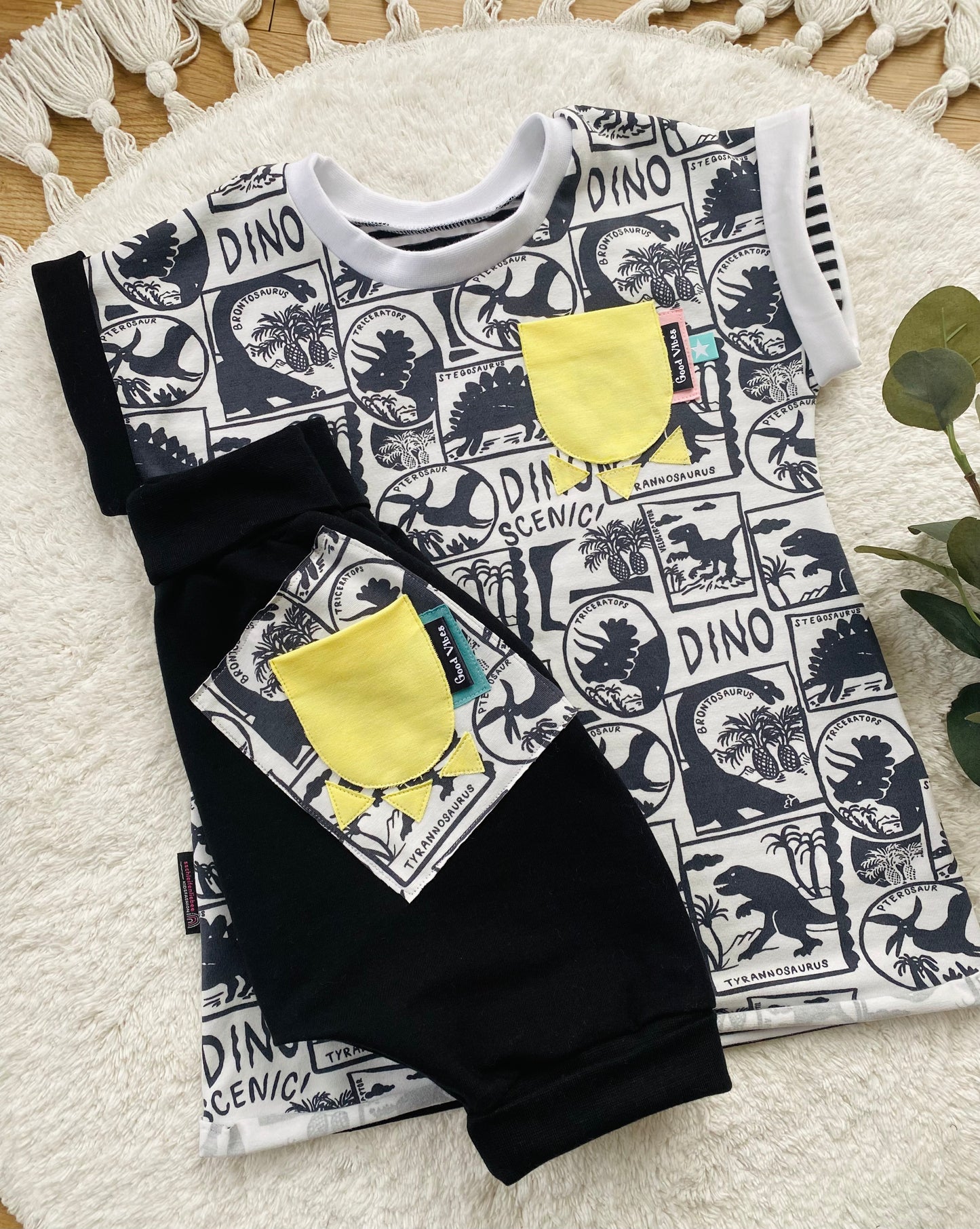Loose Fit Shorts | Dino