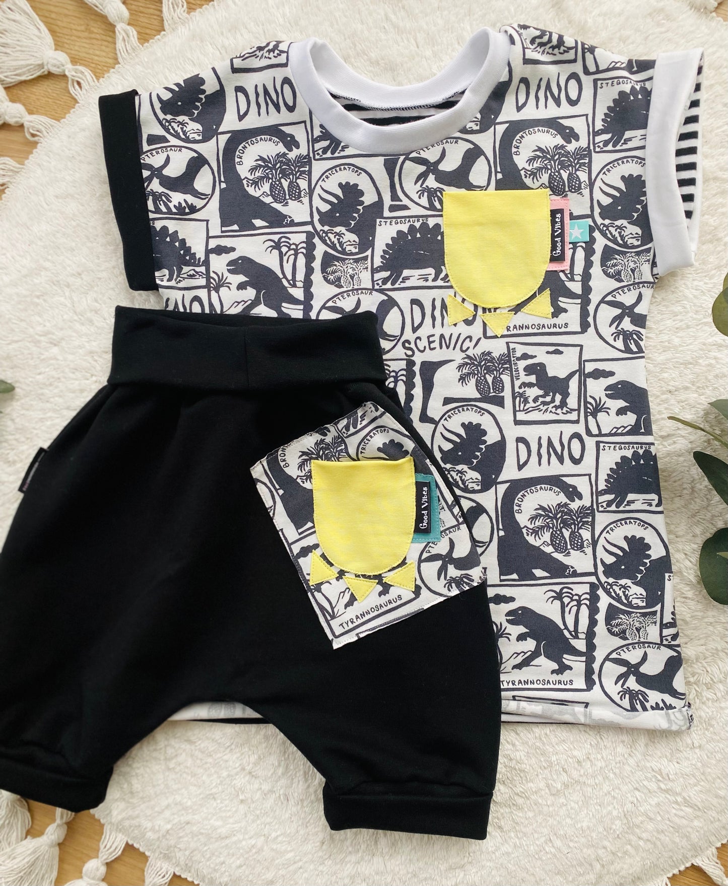 Loose Fit Shorts | Dino