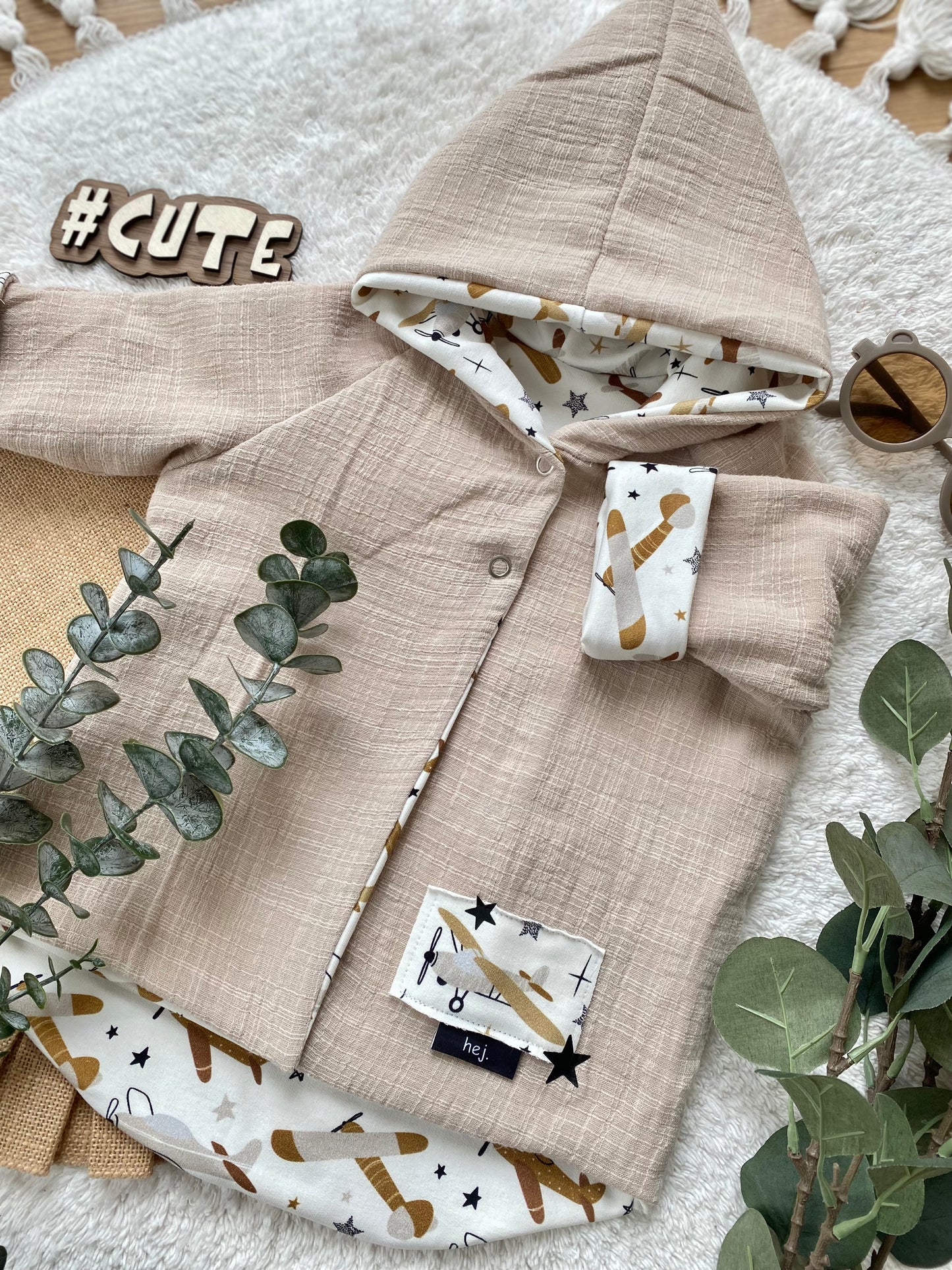Baby | Musselinjacke | Flugzeug | Cardigan