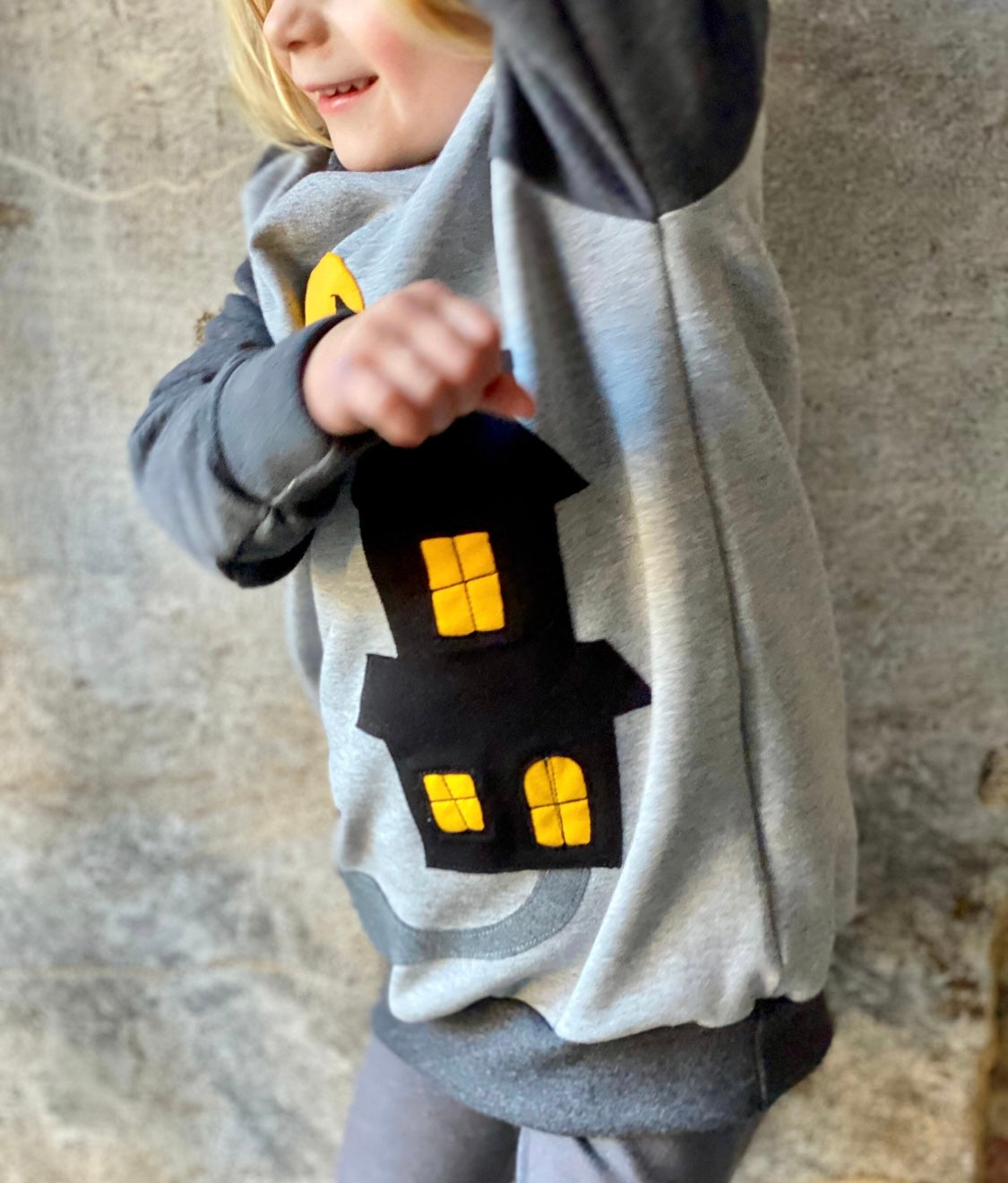 Raglan Sweater | Applikation Geisterhaus | Halloween