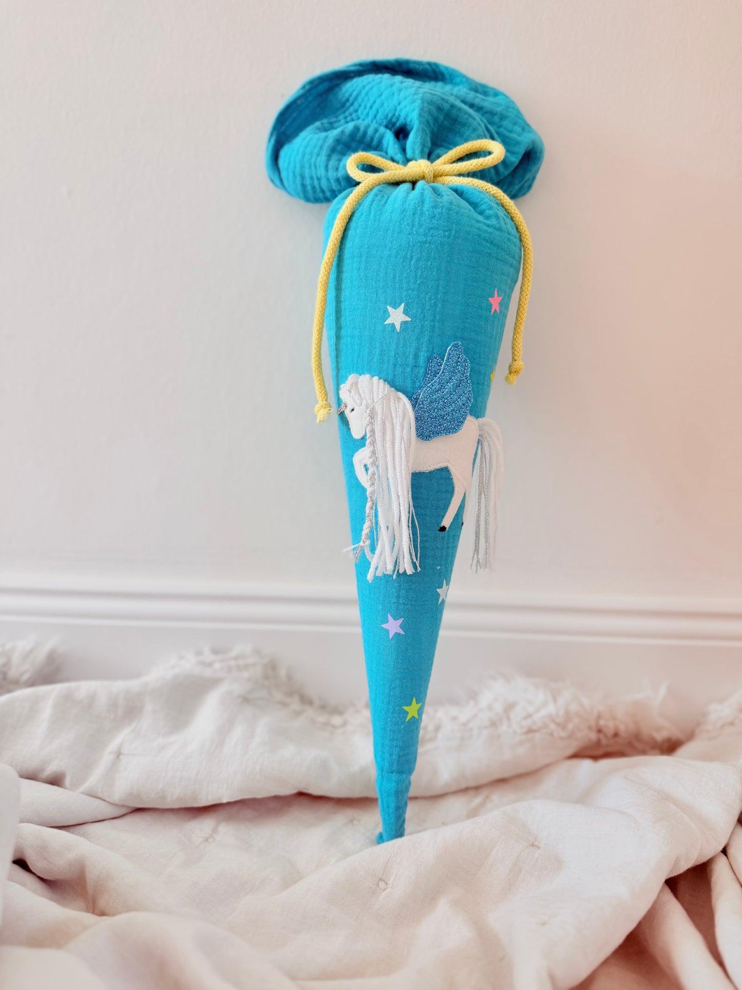 Dein Design | Musselin Geschwistertüte Schultüte 35 cm | Einhorn mit Flügeln | Pegasus | Regenbogenmähne | Kissen Inlett