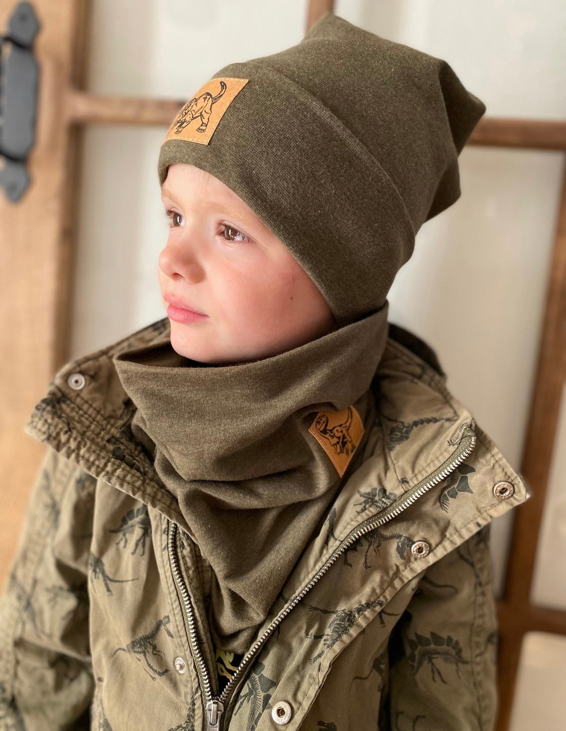 Dein Design | Hipster Beanie | Dino Label | Dreieckloop | Melierte Farben