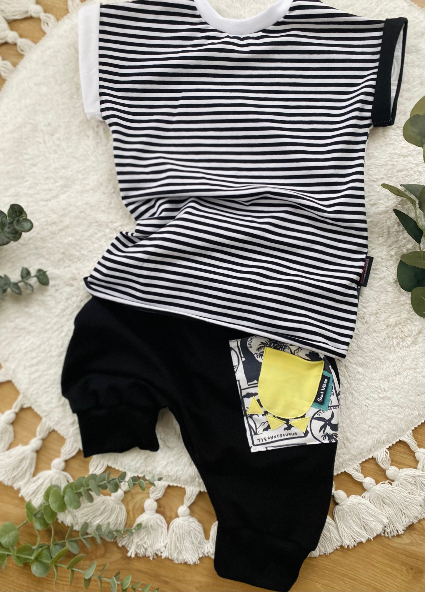 Loose Fit Shorts | Dino