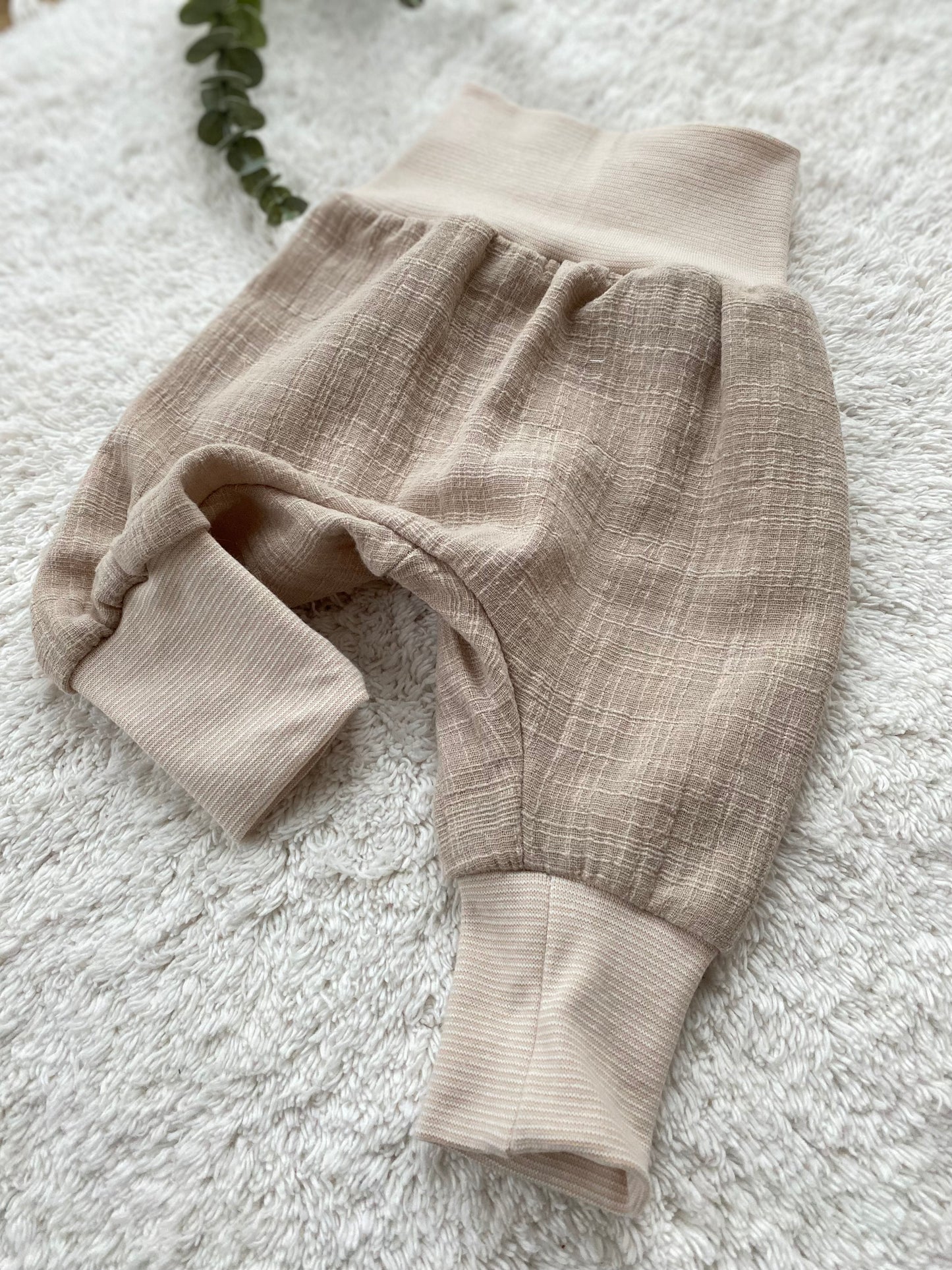 Top Deal! | Komplettes Outfit | Oversized Sweater | Knotenmütze | Hose aus Musselin