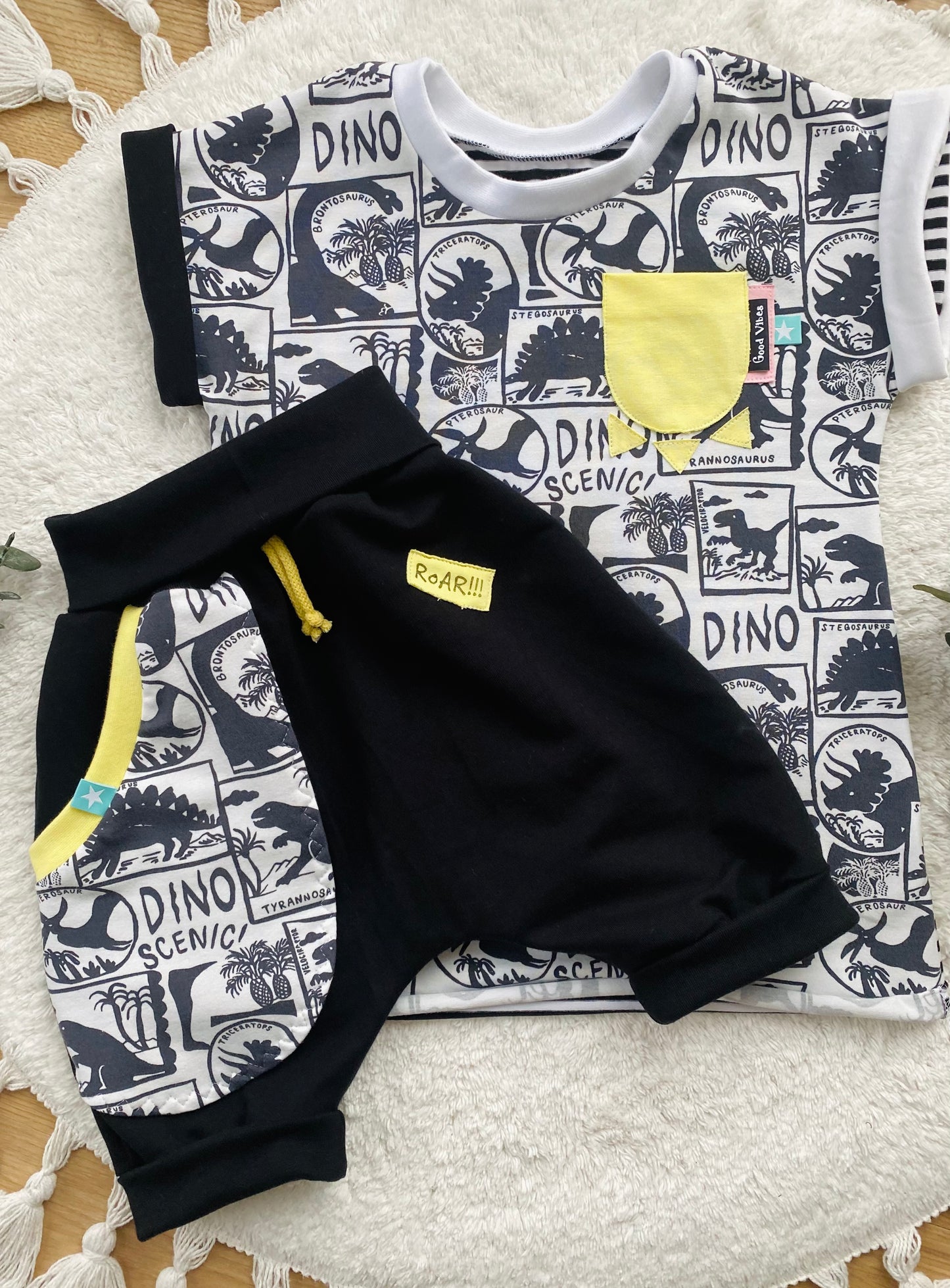 Loose Fit Shorts | Dino