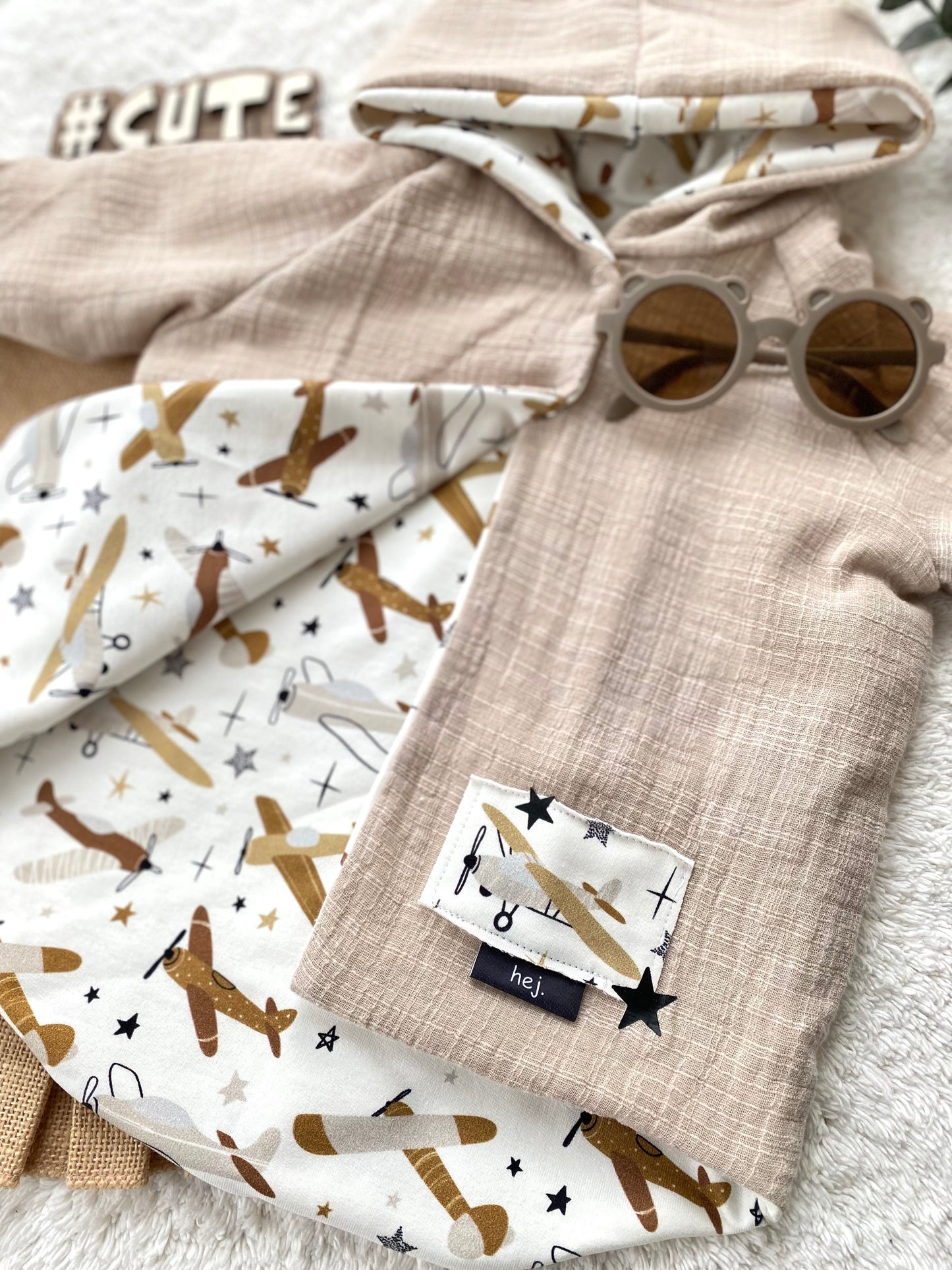 Baby | Musselinjacke | Flugzeug | Cardigan