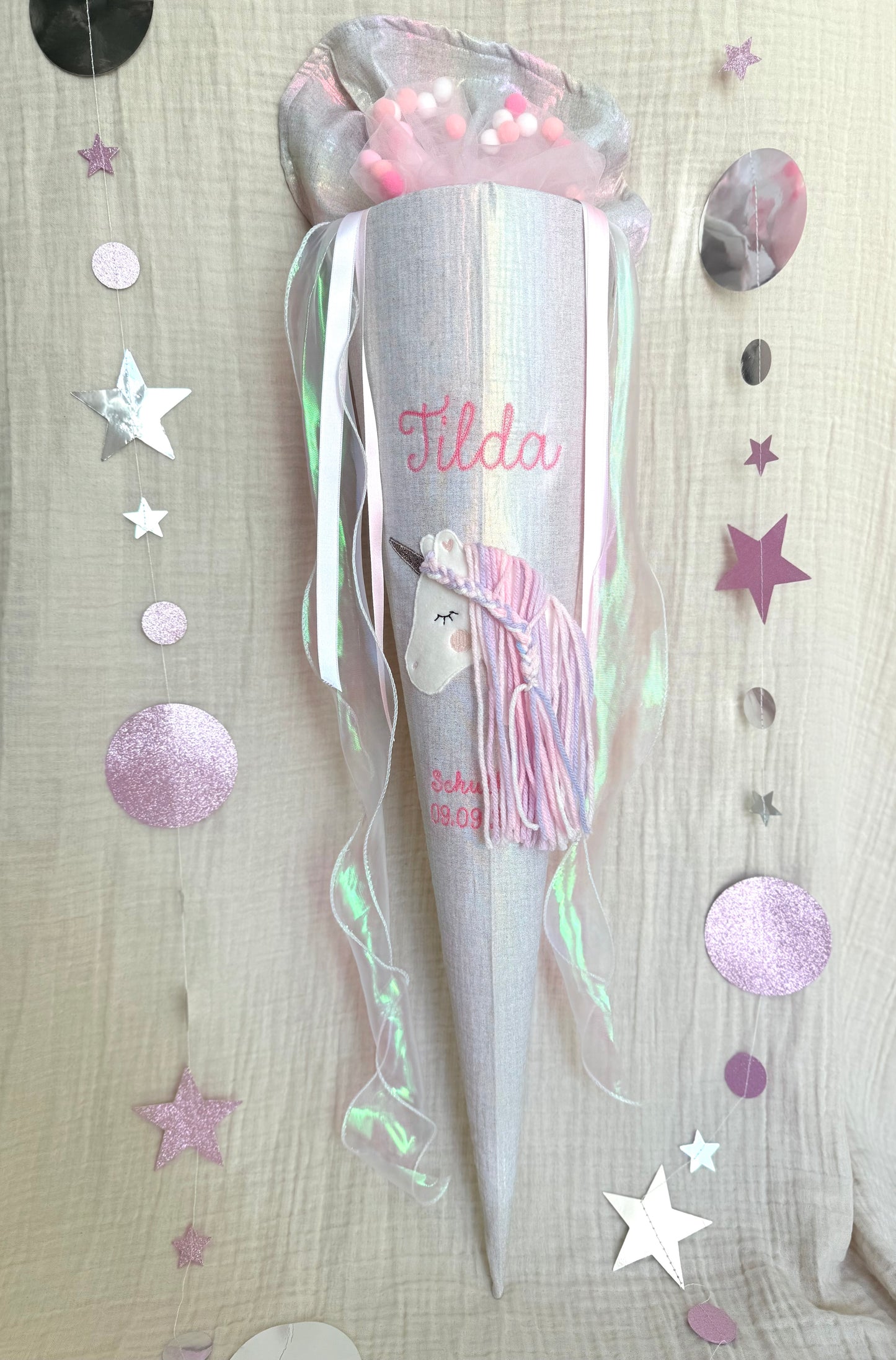 Schultüte 70 cm | Einhorn | Pompom Schleife Regenbogen Musselin | Holographische Effekte | Kissen Inlett