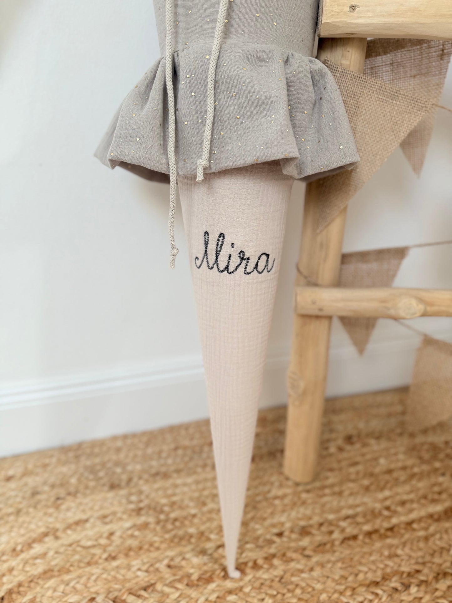 Dein Design | Musselin Schultüte mit Rüsche 70 cm | goldene Punkte/Unifarben | Vorname