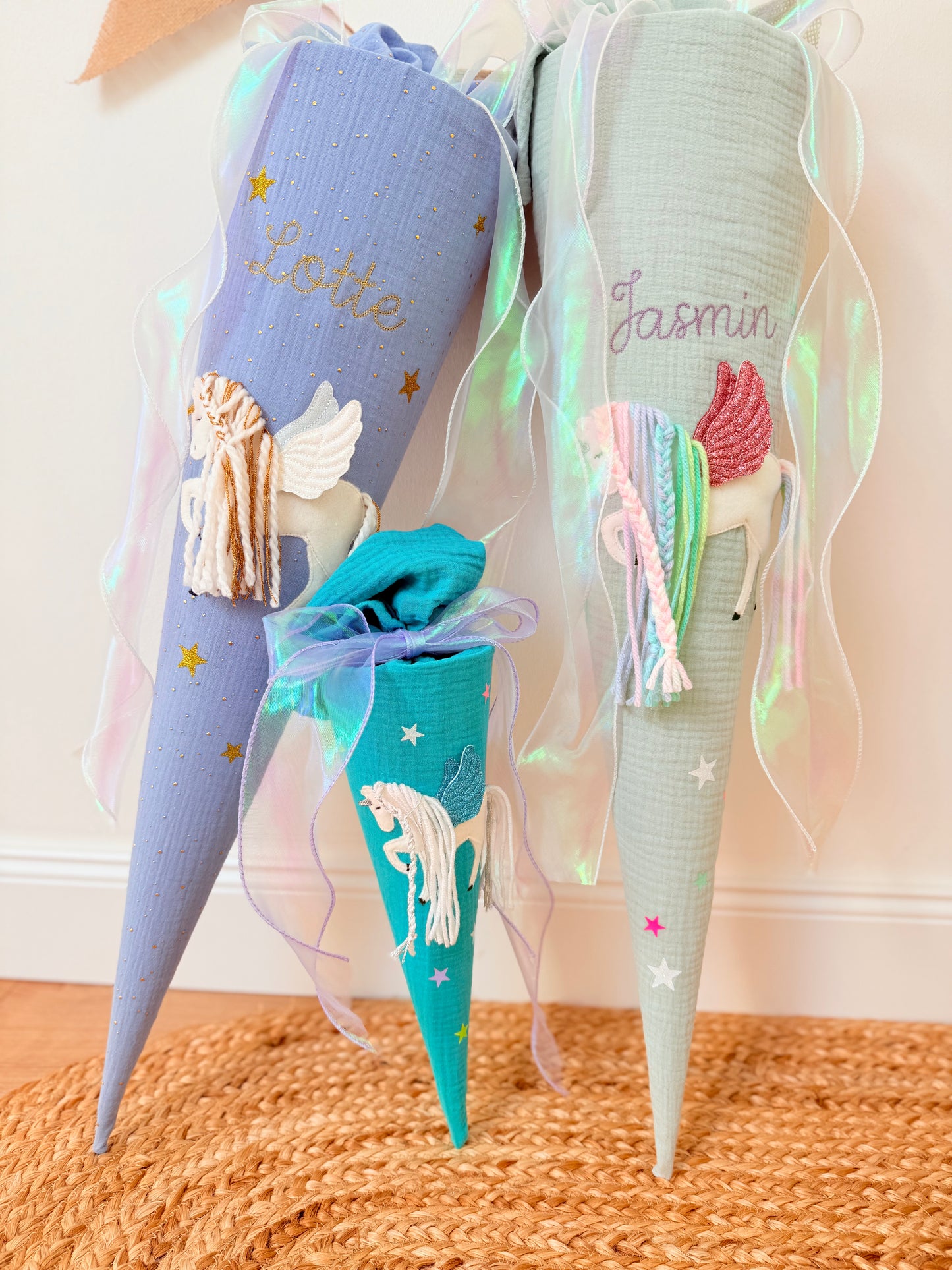 Dein Design | Musselin Geschwistertüte Schultüte 35 cm | Einhorn mit Flügeln | Pegasus | Regenbogenmähne | Kissen Inlett