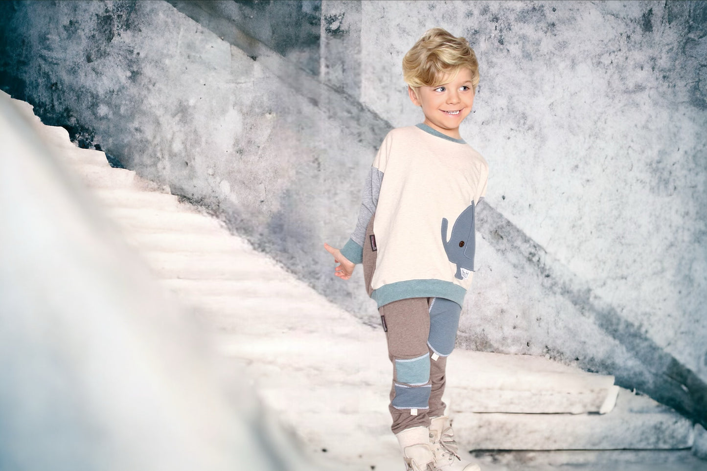 Oversized Sweater | Applikation Elefant | Color Blocking
