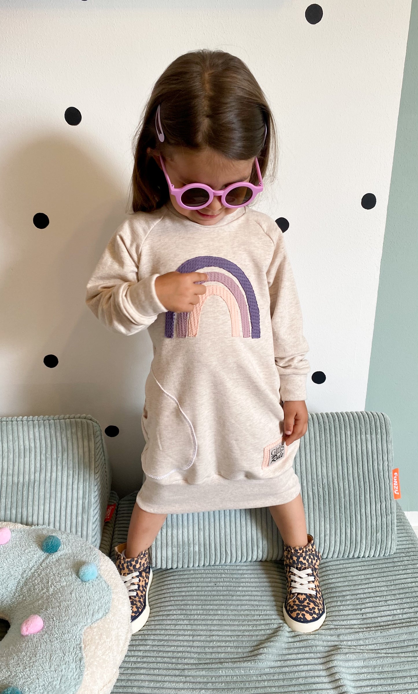Sweatkleid | Regenbogen Applikation