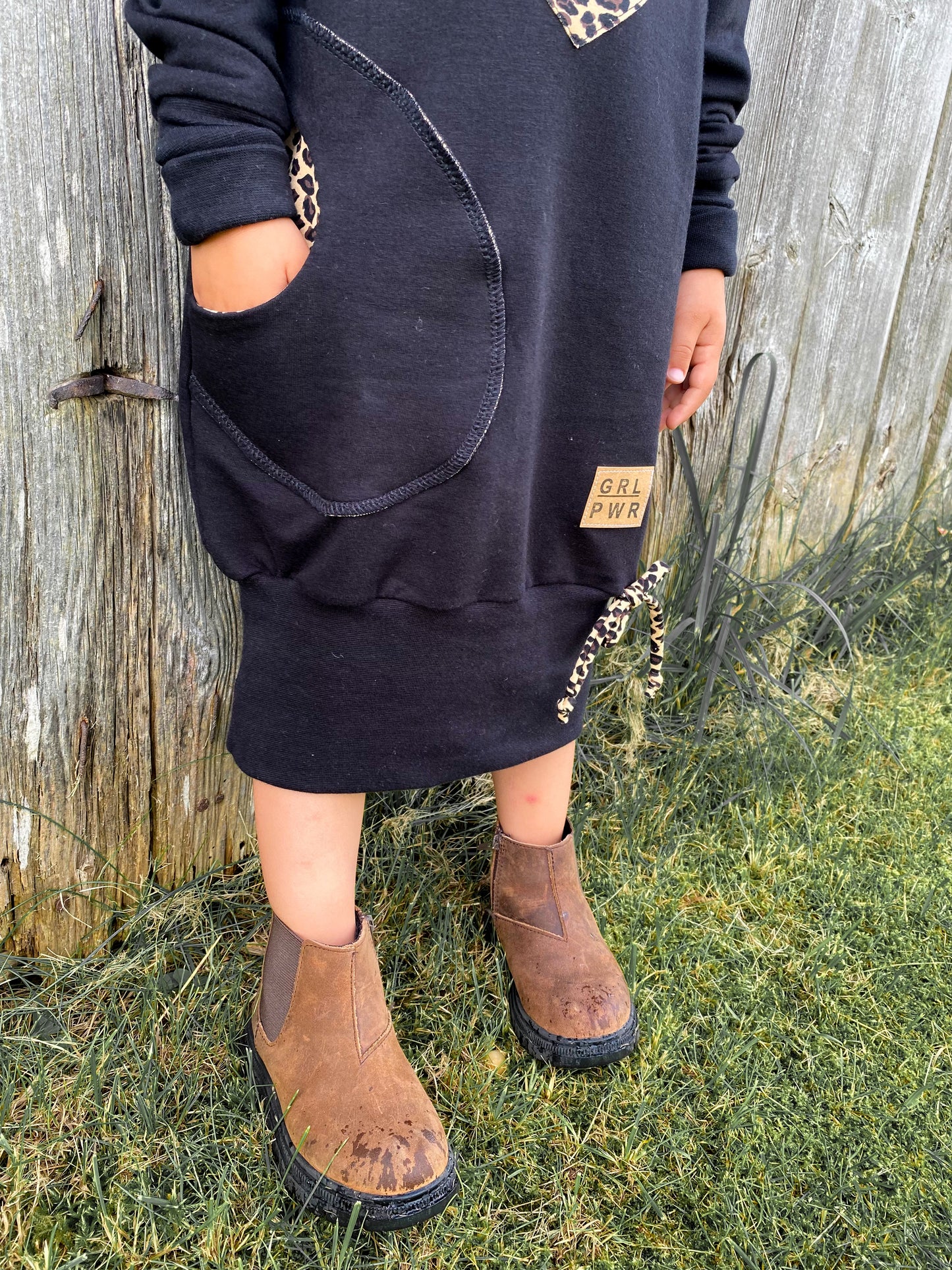Sweatkleid | Leo Herz Applikation