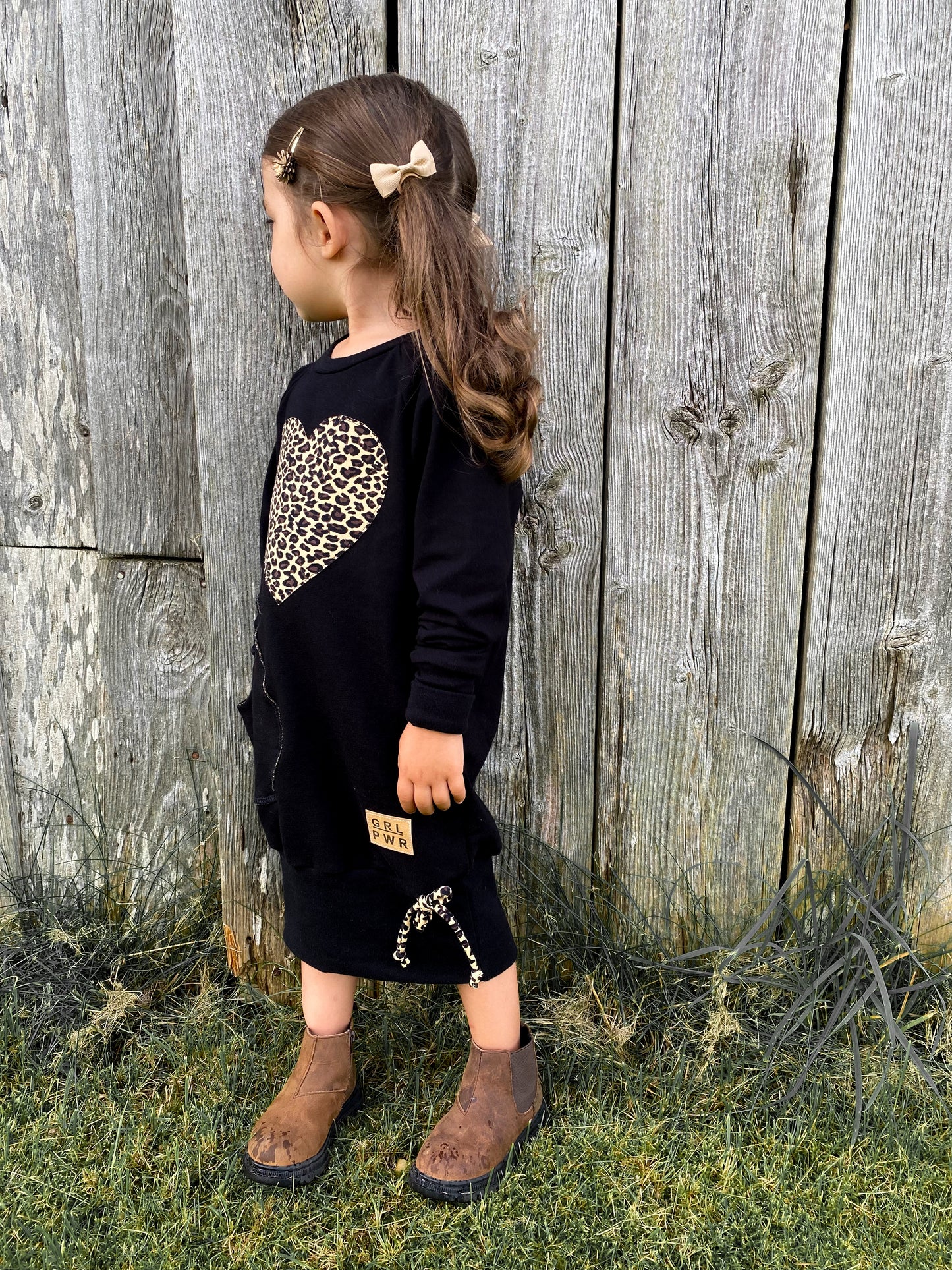 Sweatkleid | Leo Herz Applikation