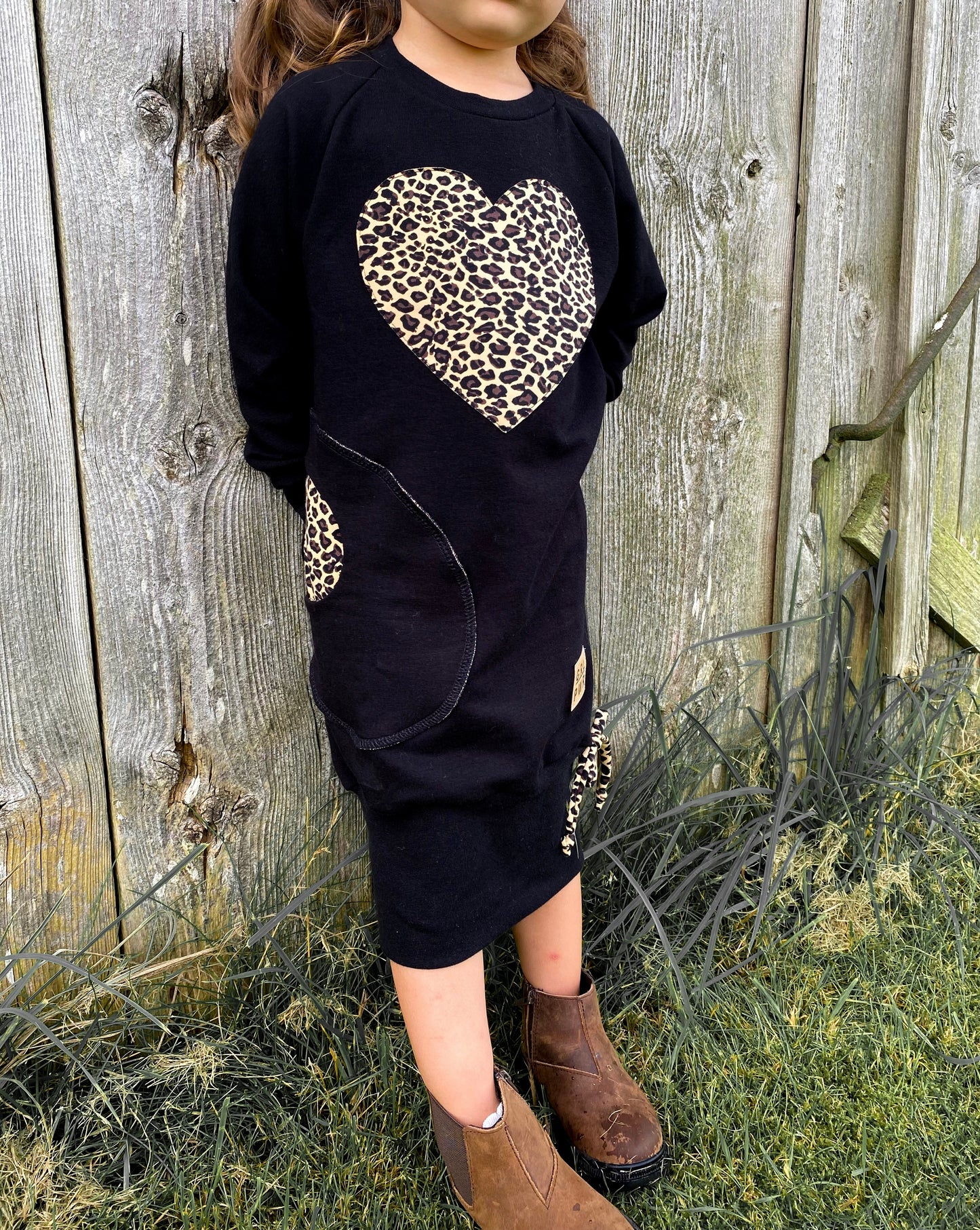 Sweatkleid | Leo Herz Applikation