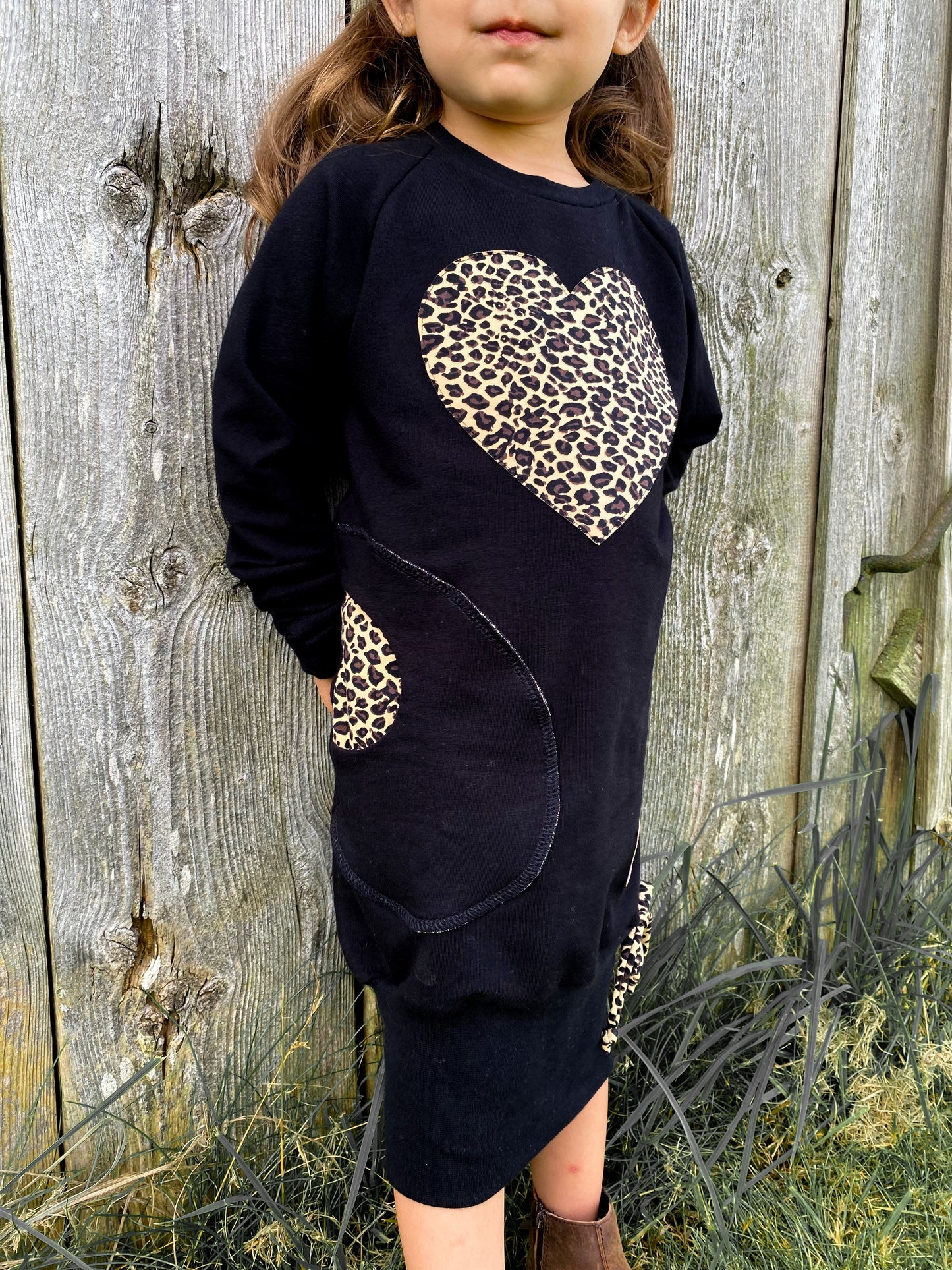 Sweatkleid | Leo Herz Applikation