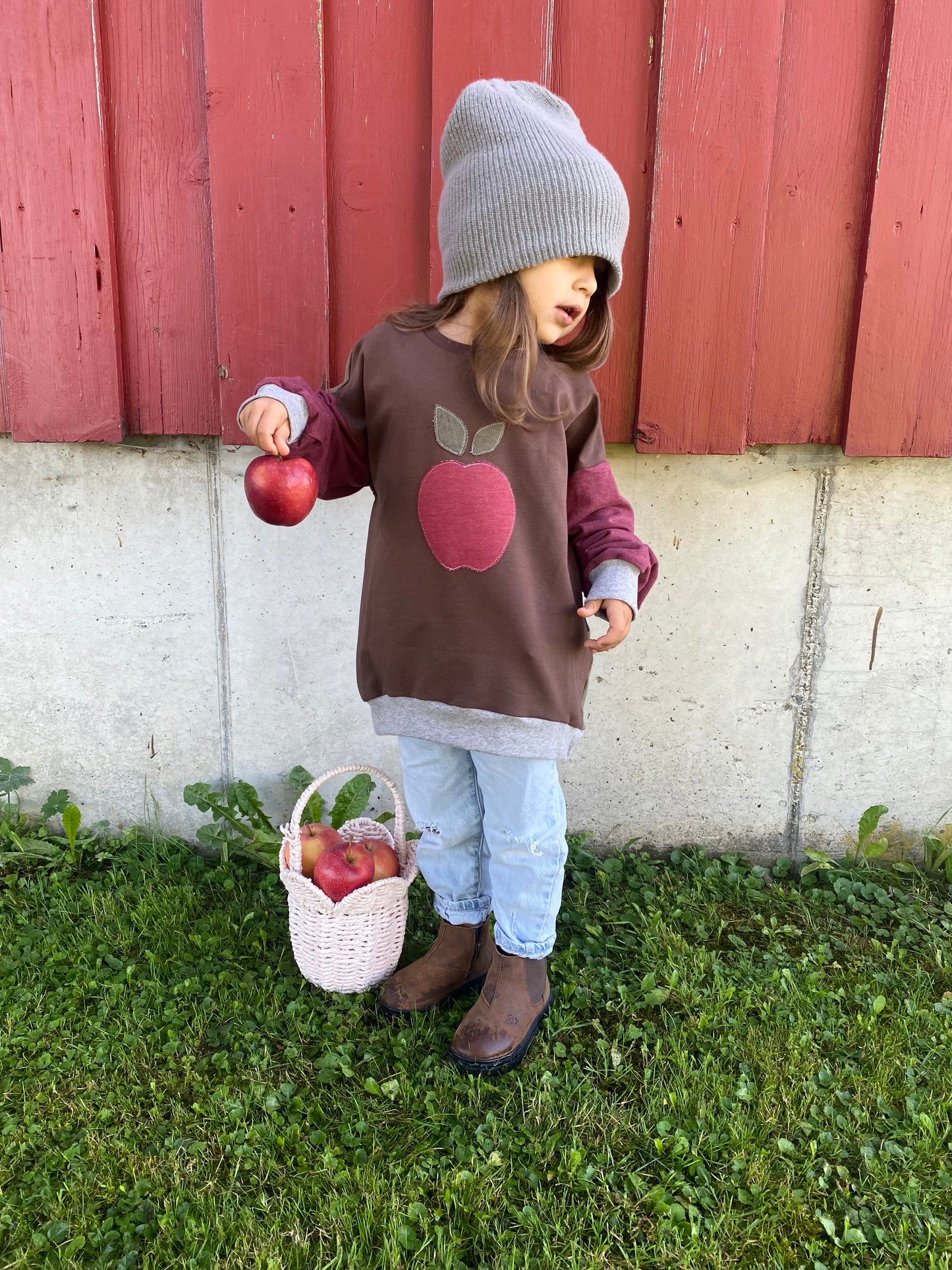 Oversized Sweater | Applikation Apfel | Color-Blocking