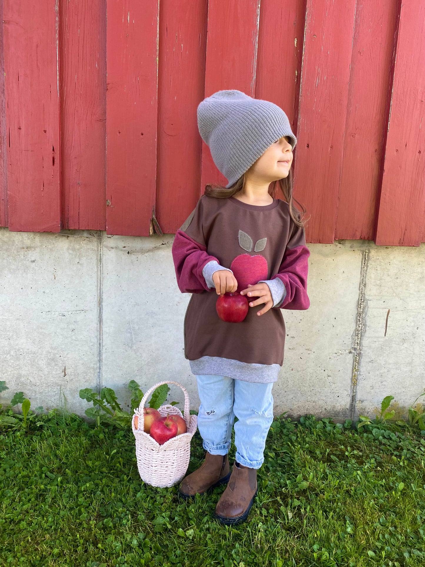 Oversized Sweater | Applikation Apfel | Color-Blocking