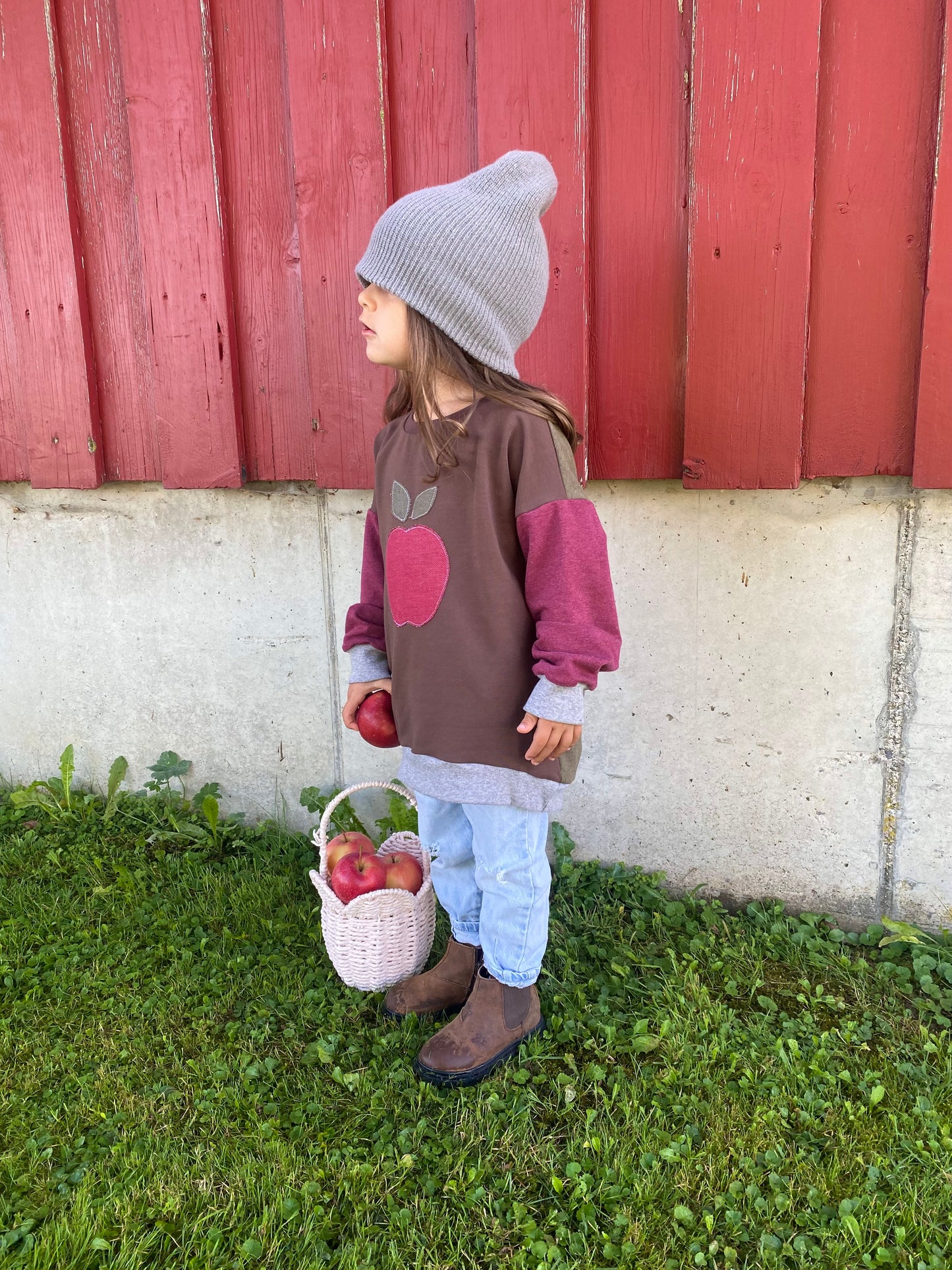Oversized Sweater | Applikation Apfel | Color-Blocking