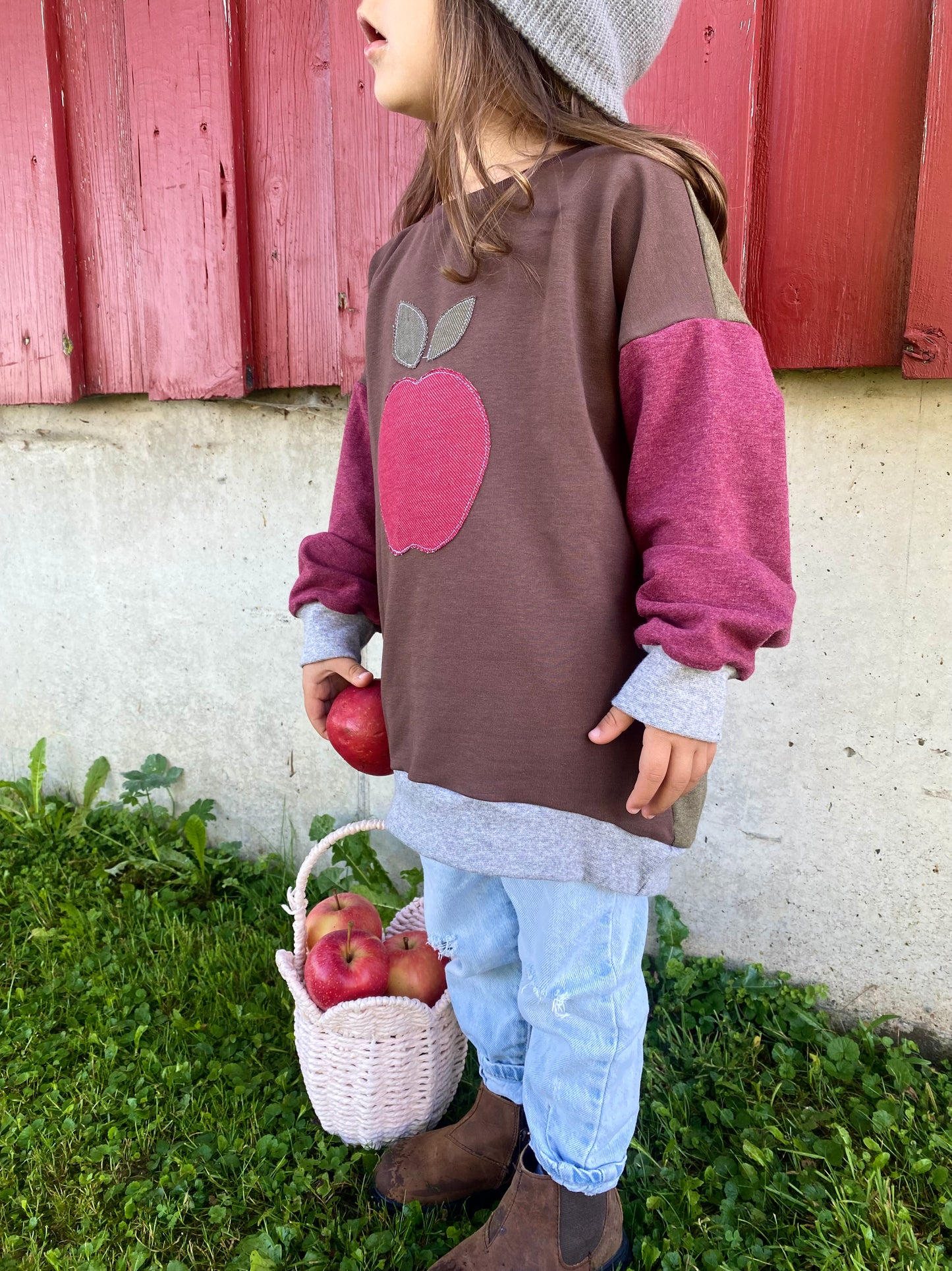 Oversized Sweater | Applikation Apfel | Color-Blocking