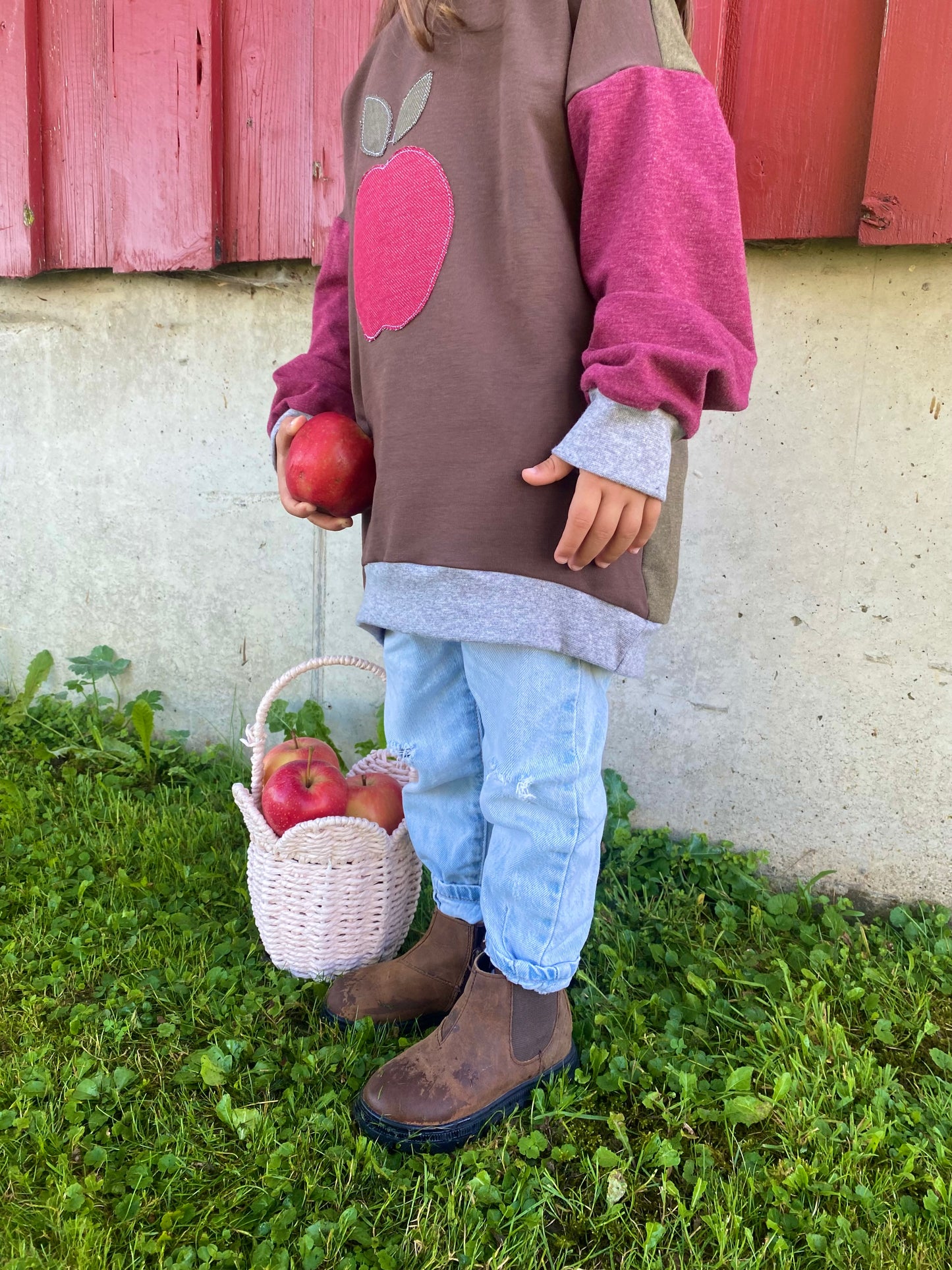 Oversized Sweater | Applikation Apfel | Color-Blocking