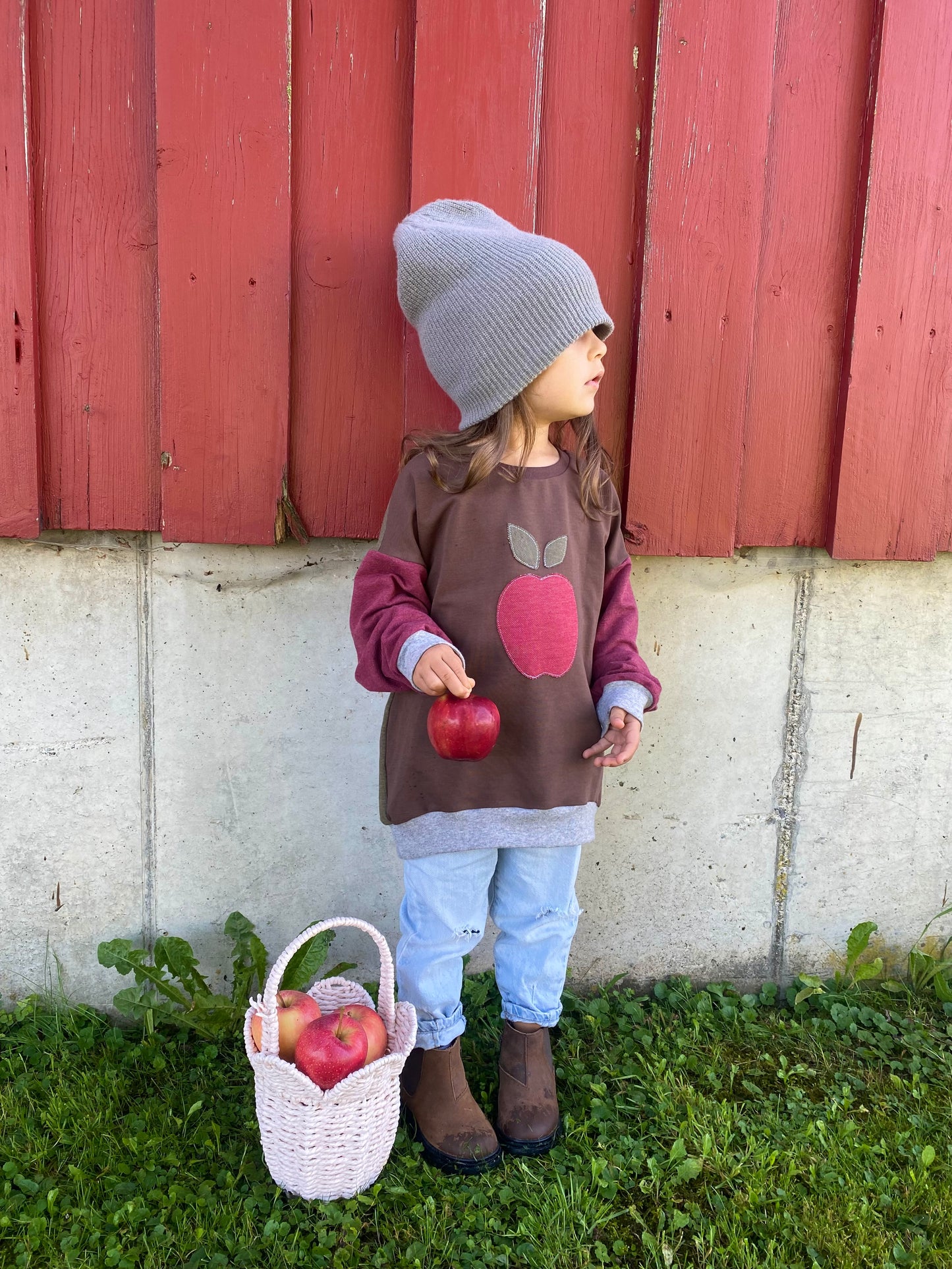 Oversized Sweater | Applikation Apfel | Color-Blocking