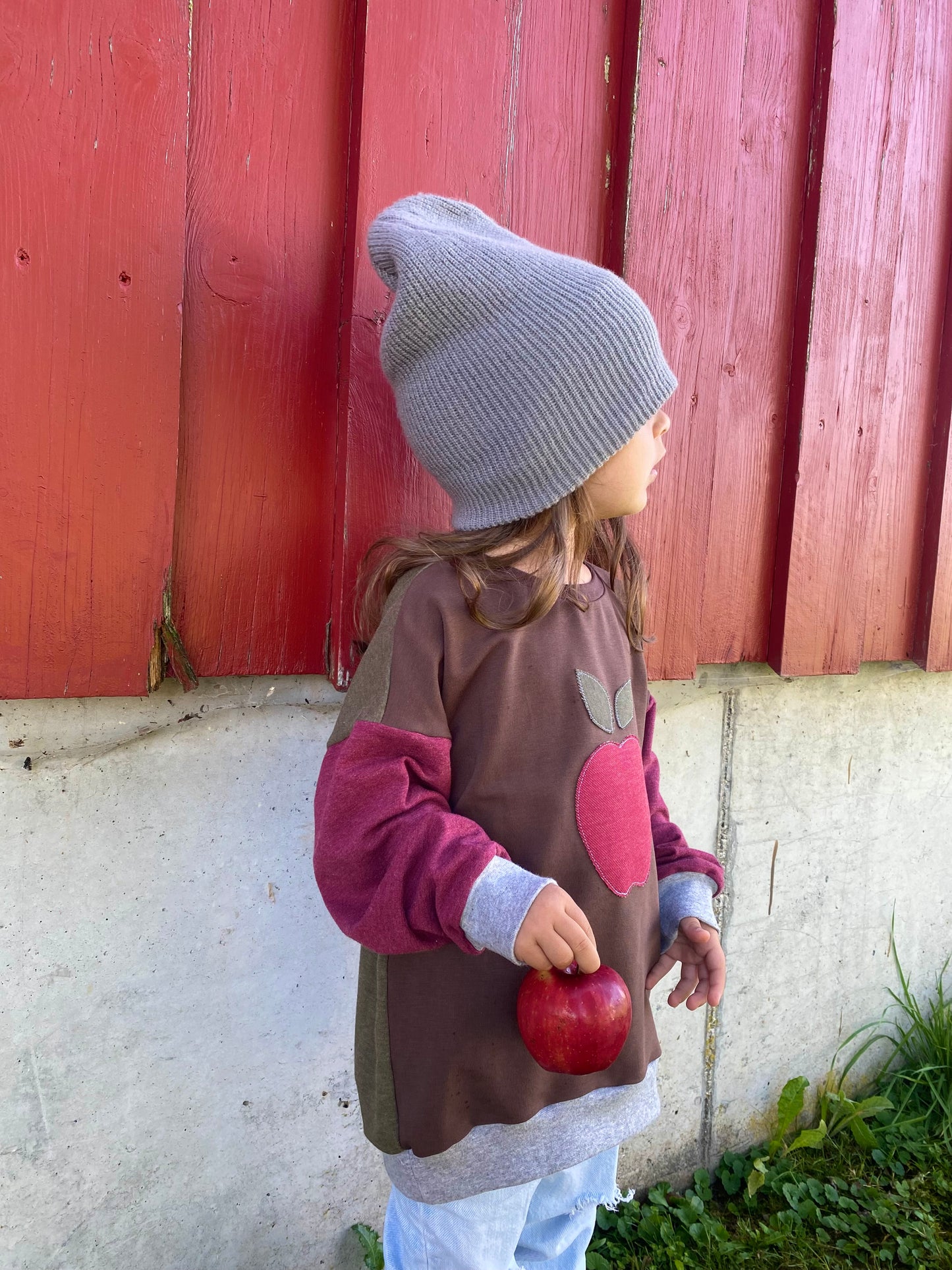 Oversized Sweater | Applikation Apfel | Color-Blocking