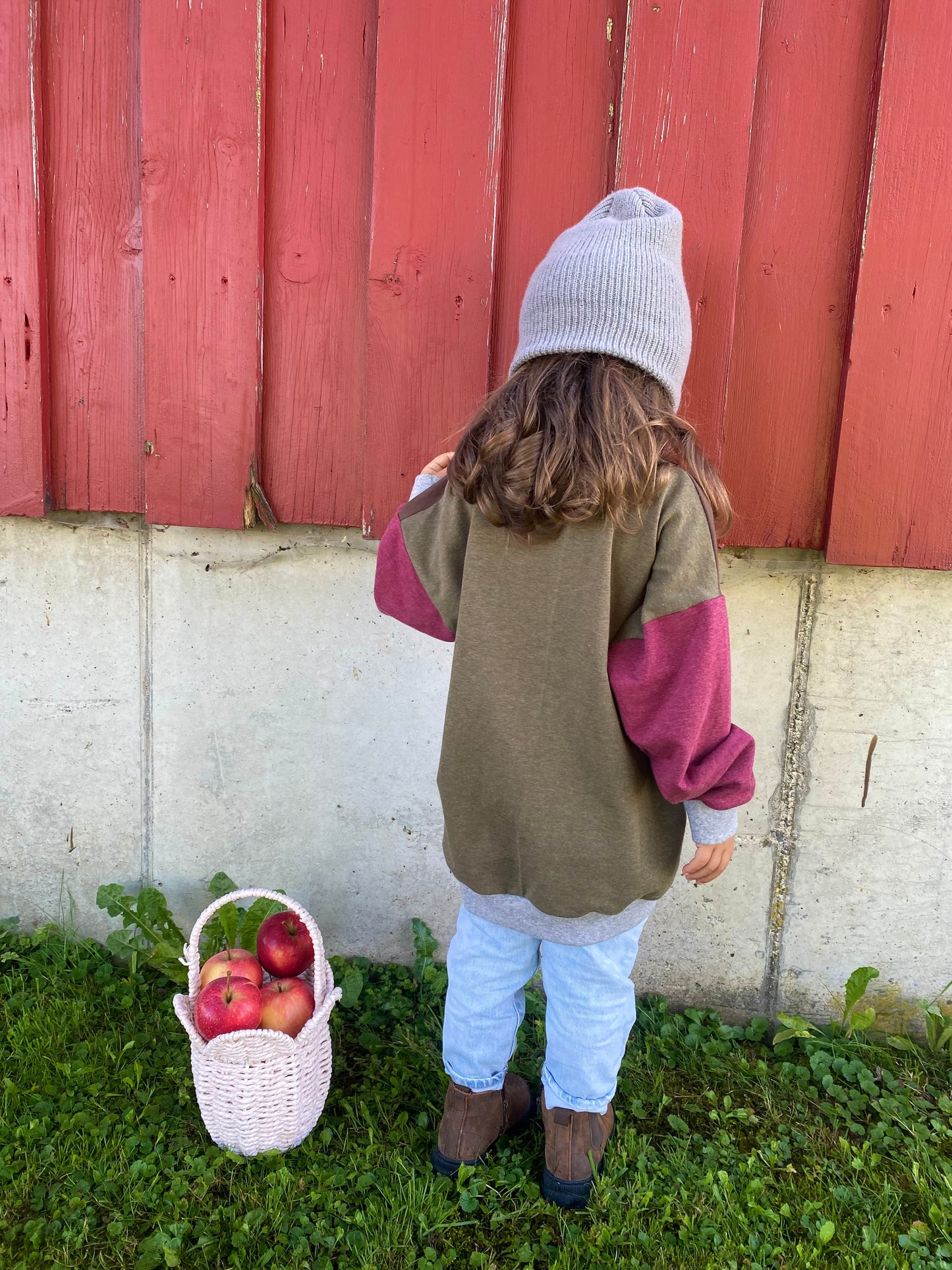 Oversized Sweater | Applikation Apfel | Color-Blocking