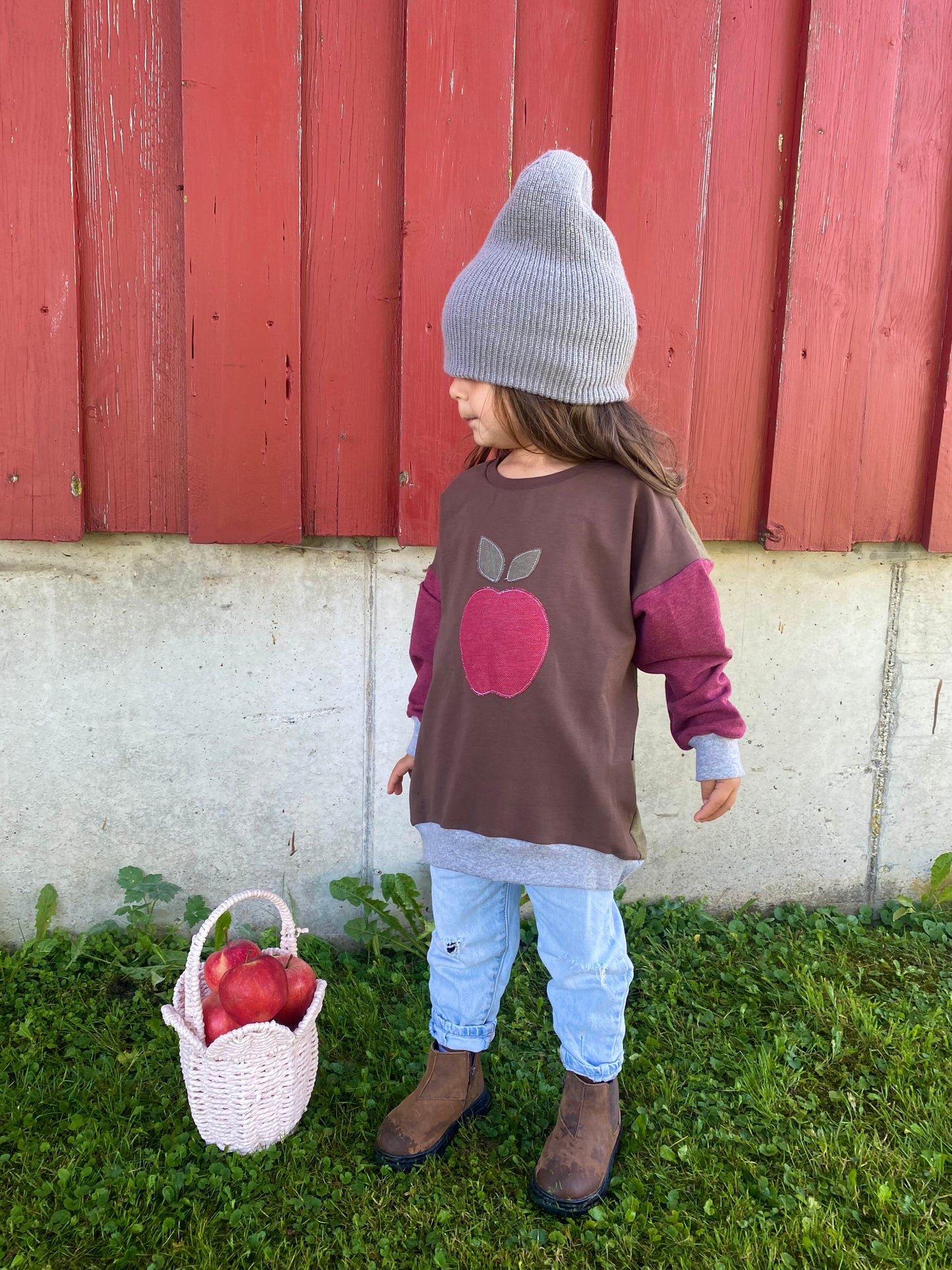 Oversized Sweater | Applikation Apfel | Color-Blocking