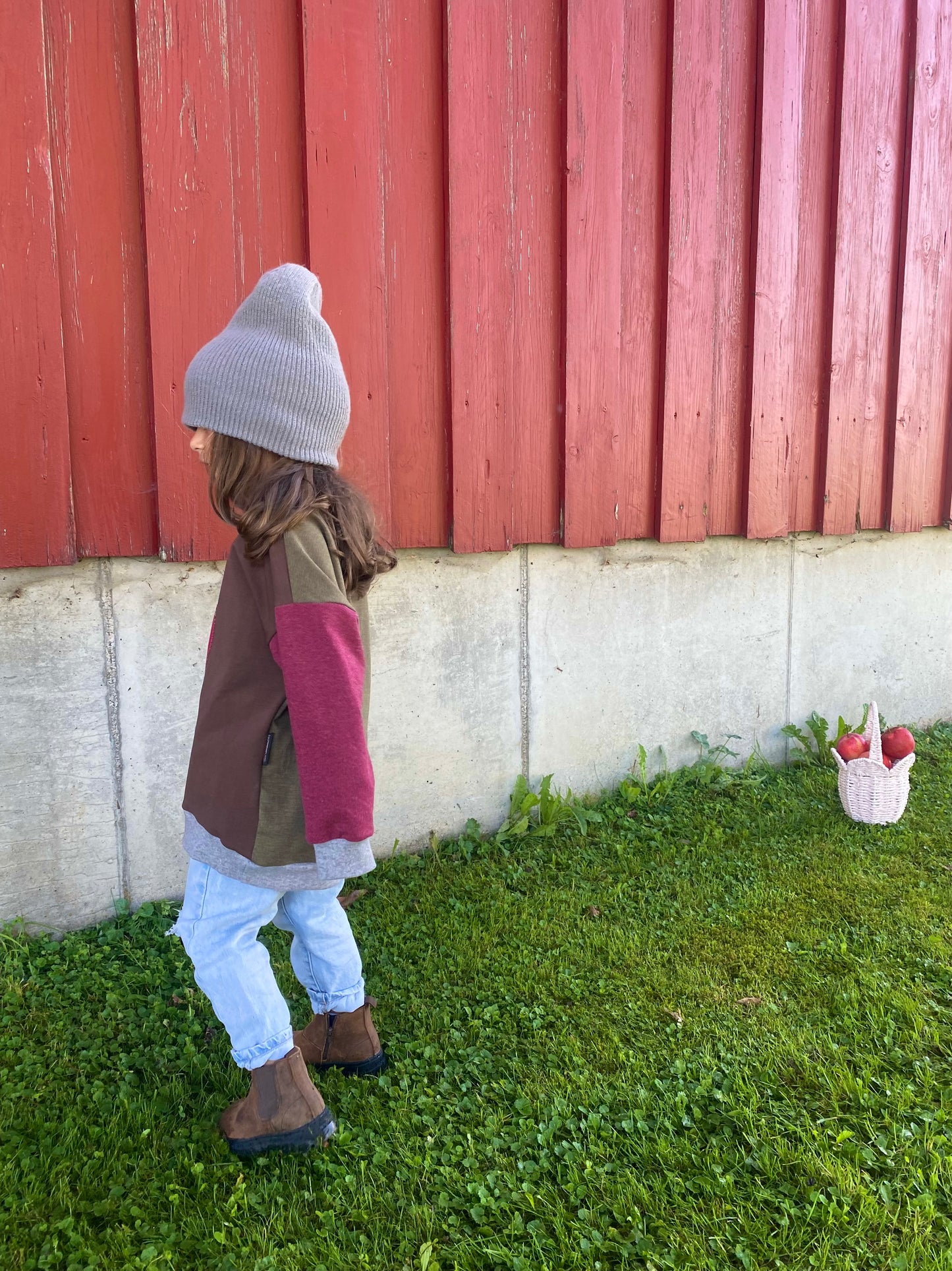 Oversized Sweater | Applikation Apfel | Color-Blocking