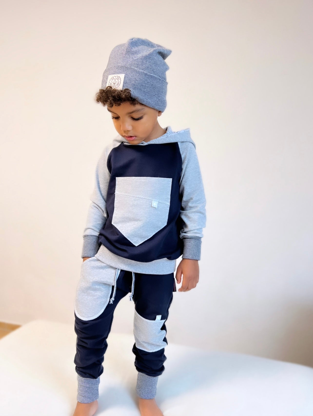 Raglan Hoodie mit Zwergenkapuze