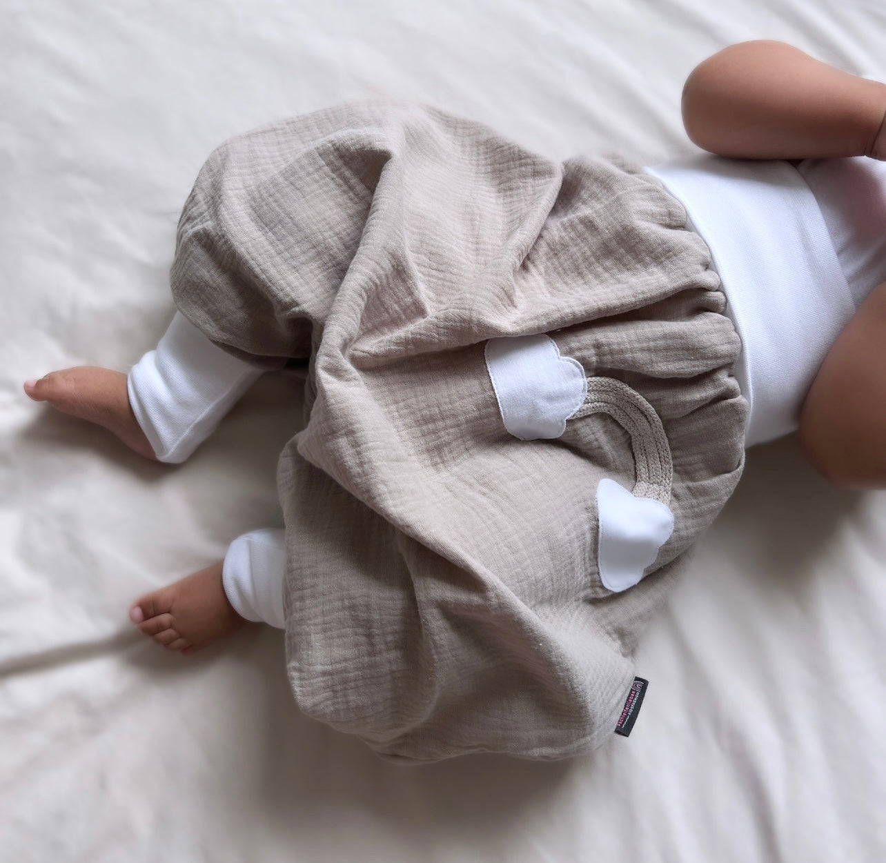 Sommer Schlafsack mit Beinen | Musselin | Applikation Wolken Regenbogen