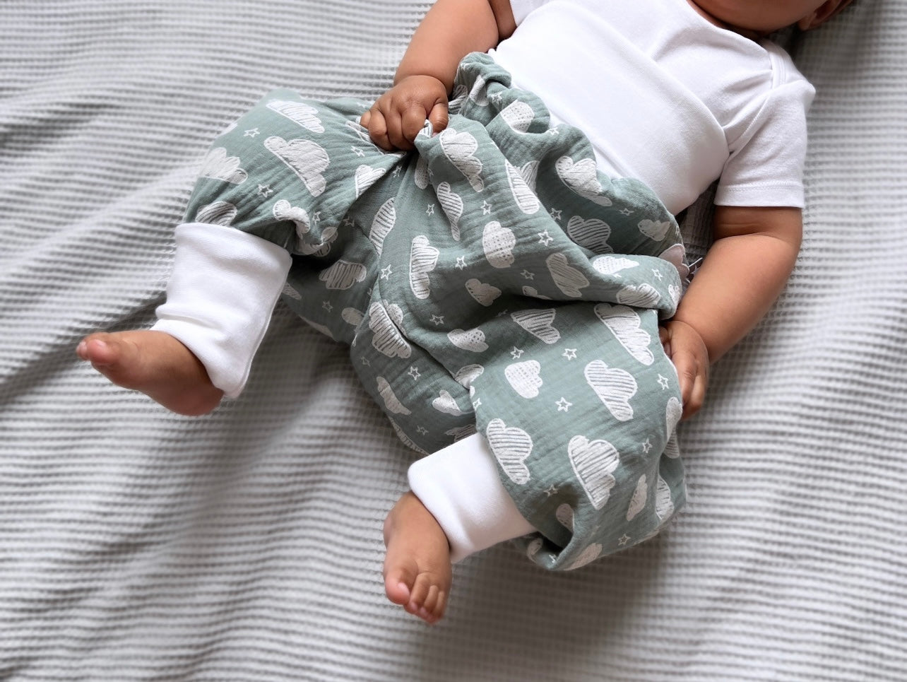 Sommer Schlafsack mit Beinen | Musselin Wolken