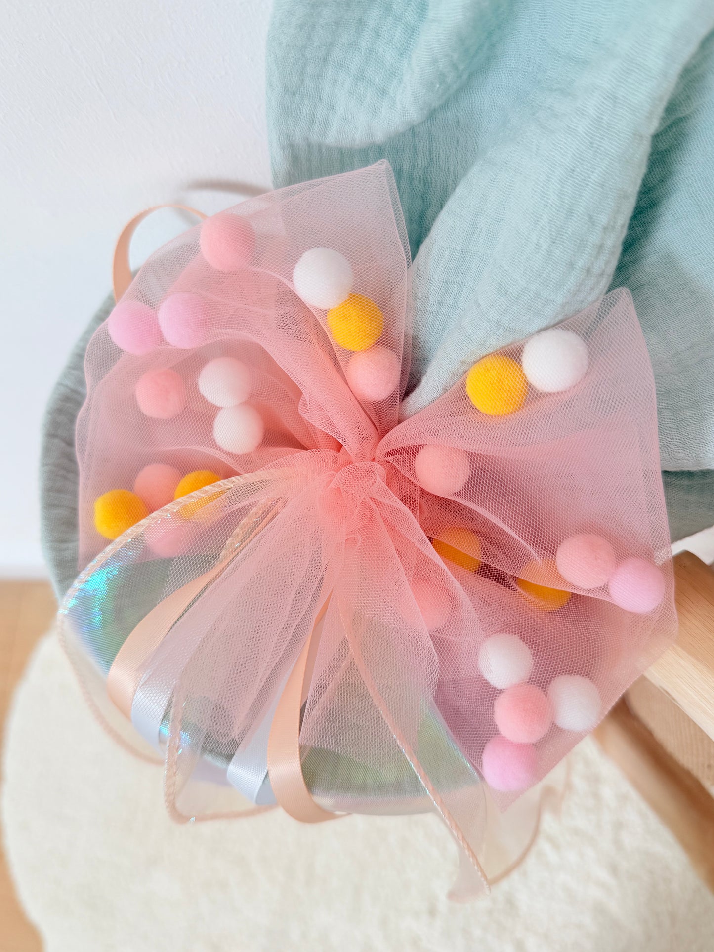 Pompon-Tüllschleife, Pfirsich Gelb Holoband, Schleife passend für Schultüten ab 70 cm, Kita- & Geschwistertüten ab 35 cm