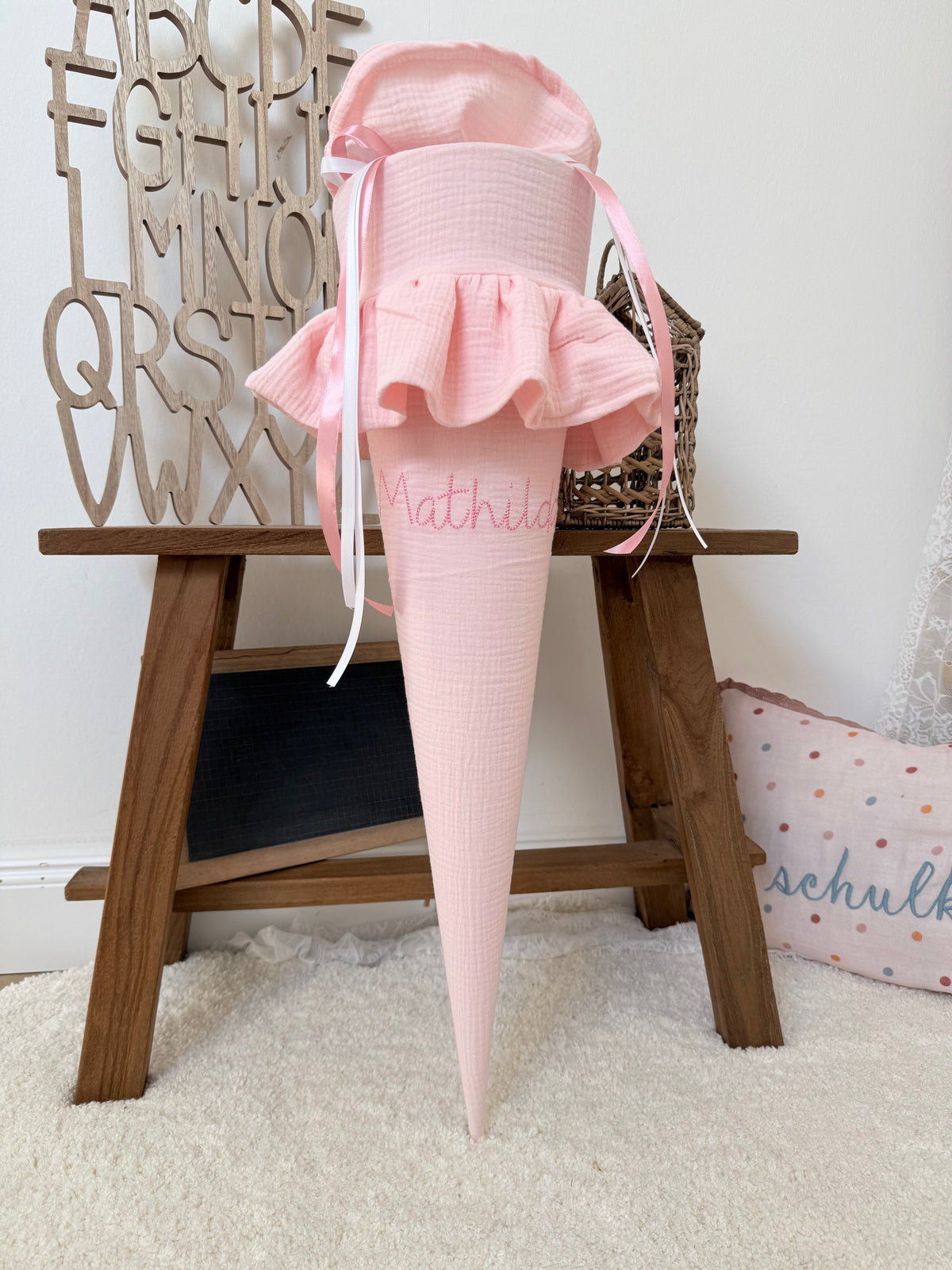 Basic Musselin Schultüte mit Rüsche 70 cm, individuelle Farbwahl– personalisierbar, optional mit Kissen