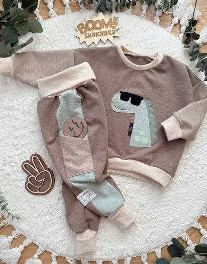 Oversized Kinder Sweater aus Sommersweat mit Dino Applikationen, Pullover für Jungen