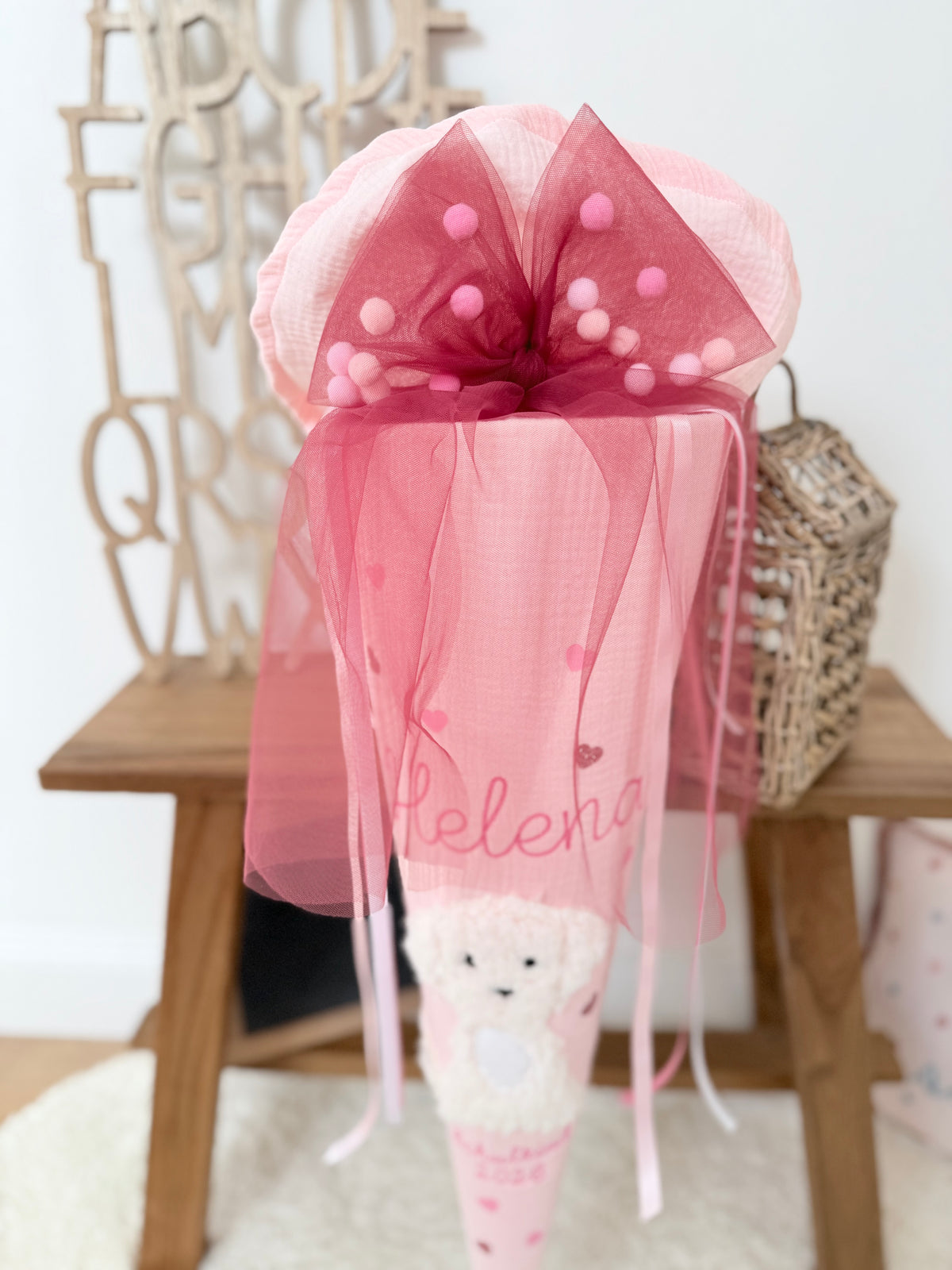 Musselin Schultüte 70 cm Babyrosa weißer Hund, Welpe zur Einschulung für Mädchen, optional mit Pompon-Tüllschleife und Kissen