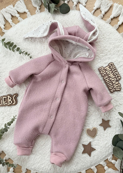 Wollwalk Overall Baby Hase – gefüttert, warm & handgemacht