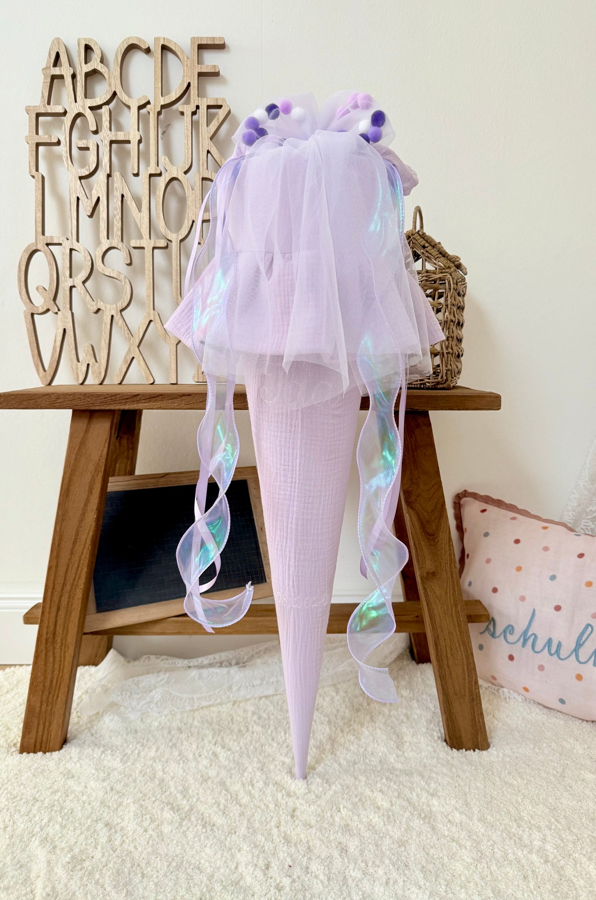 Basic Musselin Schultüte mit Rüsche 70 cm, individuelle Farbwahl– personalisierbar, optional mit Kissen