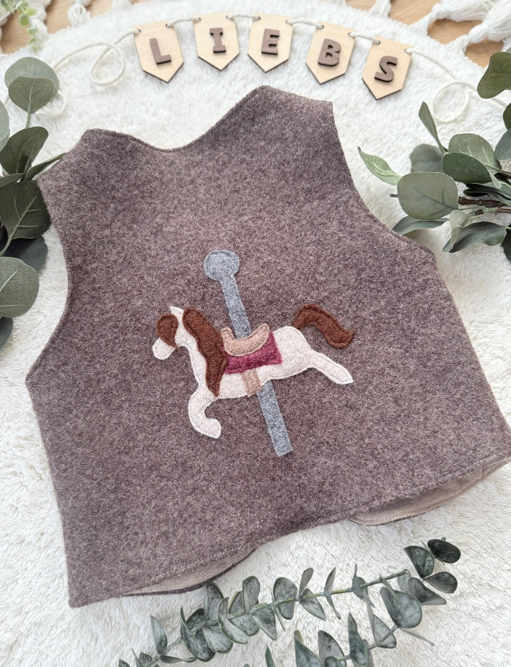 Handmade Weste Kinder | Wollwalk | Walkweste | Karussellpferd Applikation