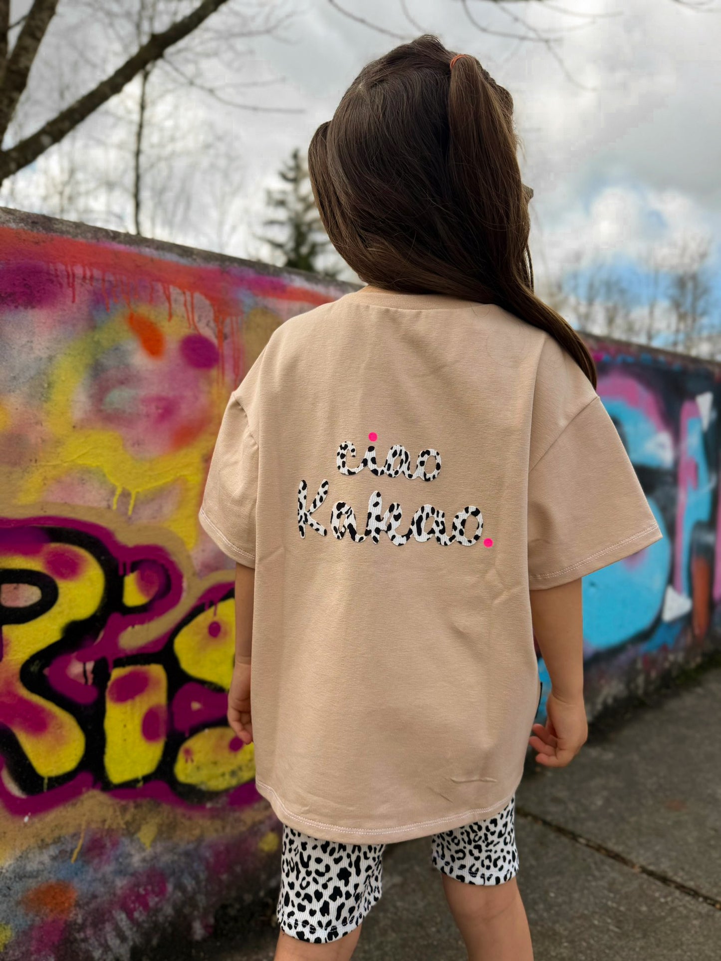 Oversized Shirt Leo Herz Spruch „Ciao Kakao“ – Loose Fit Mädchen T-Shirt