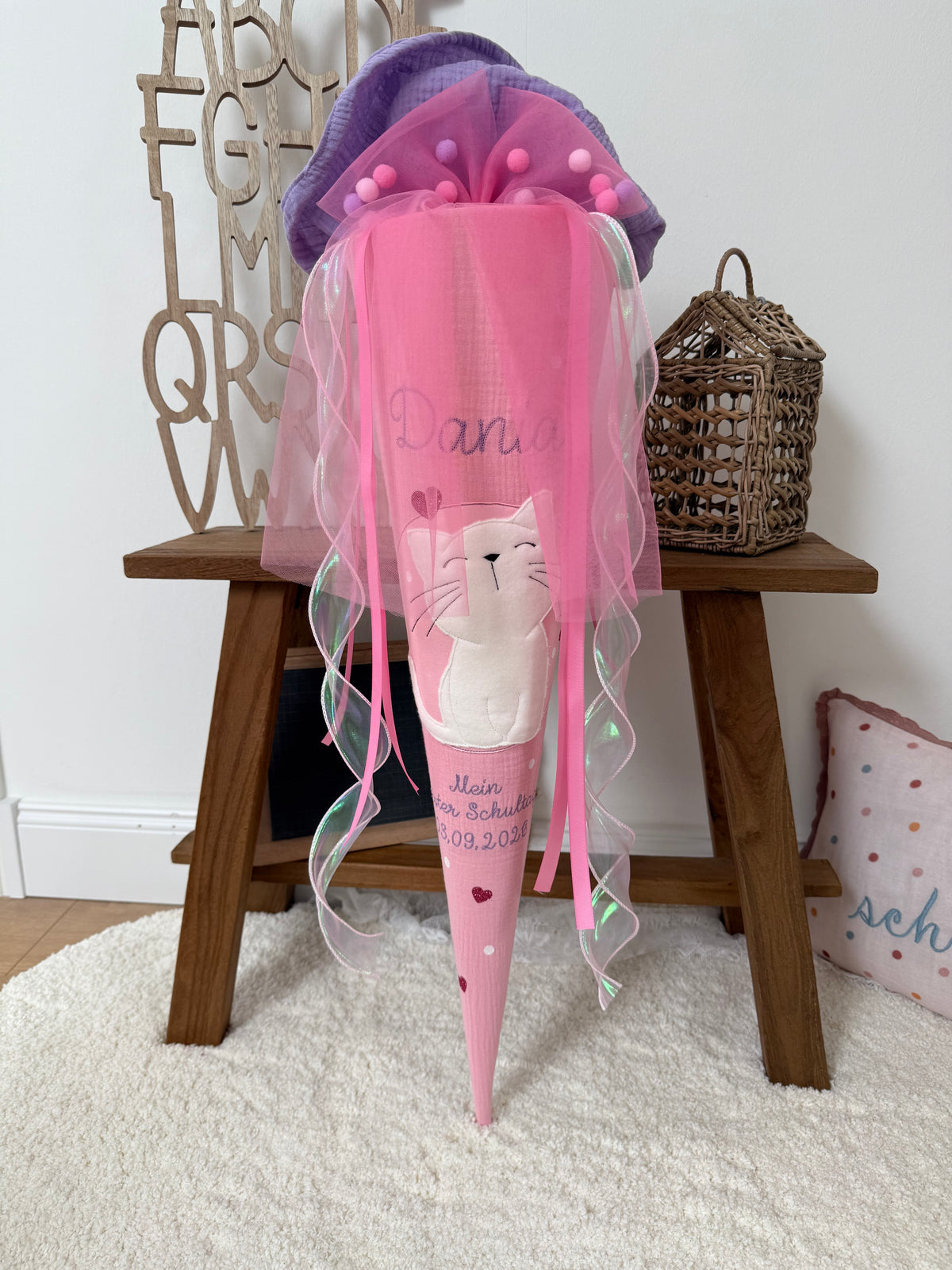 Musselin Schultüte 70 cm Rosa, Lila, Weiße Katze zur Einschulung für Mädchen, optional mit Pompon-Tüllschleife und Kissen