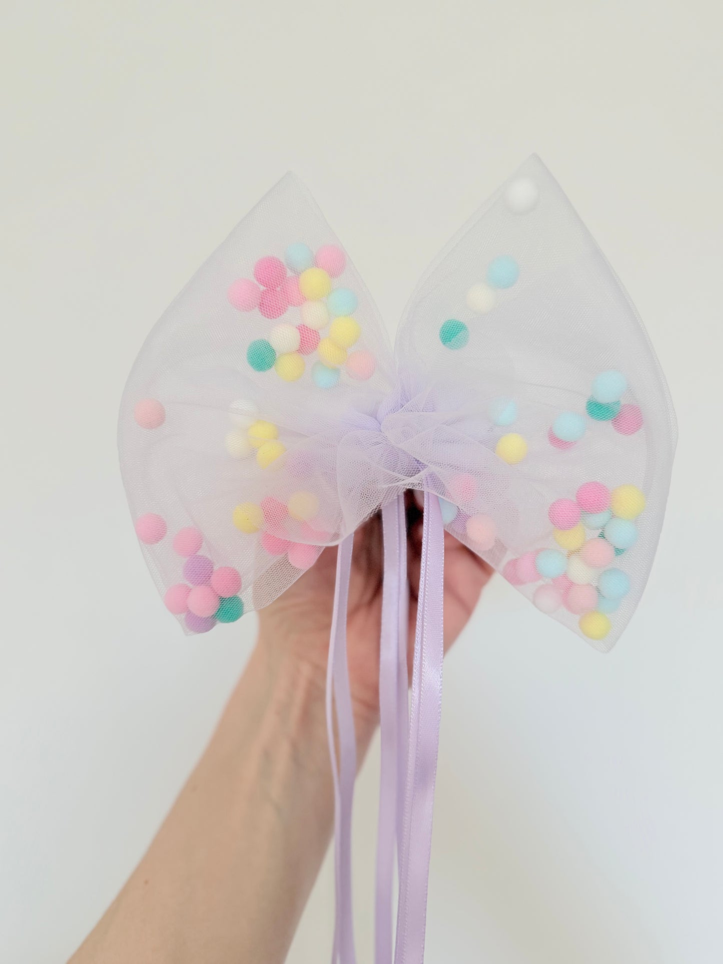 Pompon-Tüllschleife, Flieder Pastellfarben, Schleife passend für Schultüten ab 70 cm, Kita- & Geschwistertüten ab 35 cm