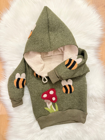 Windbreaker Geschichtenerzähler "Die Bienen und der Fliegenpilz" | Wollwalk | 100% Schurwolle