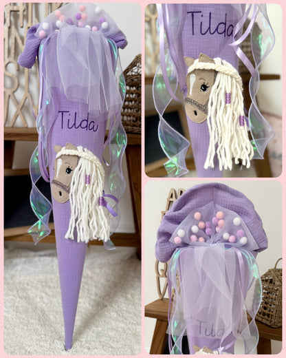 Musselin Schultüte 70 cm Lila für Mädchen mit Pferd | Haflinger – personalisiert inkl. Rohling optional mit Inlett Kissen, Pompon-Tüllschleife | Schultüte aus Stoff