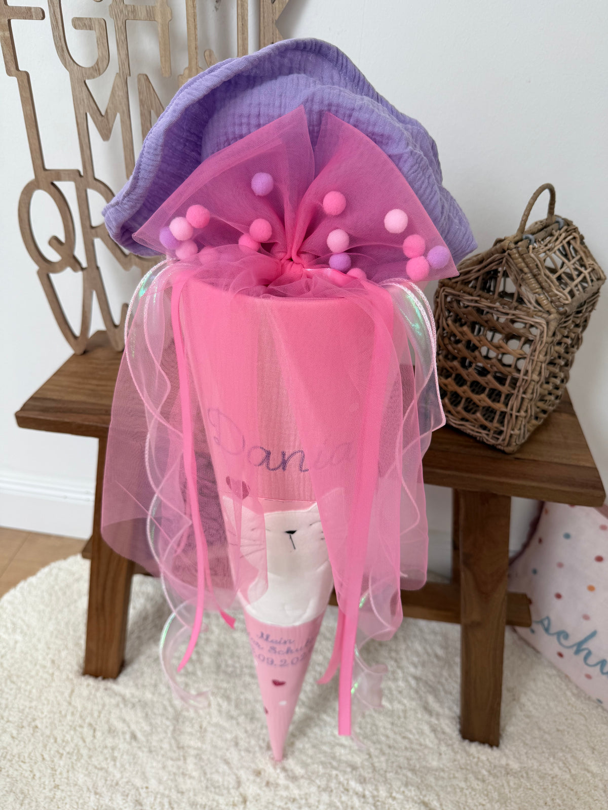Musselin Schultüte 70 cm Rosa, Lila, Weiße Katze zur Einschulung für Mädchen, optional mit Pompon-Tüllschleife und Kissen