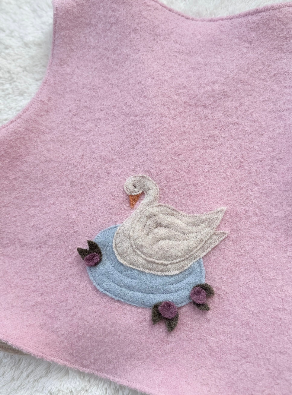 Handmade Weste Kinder | Wollwalk | Walkweste | Schwan Applikation