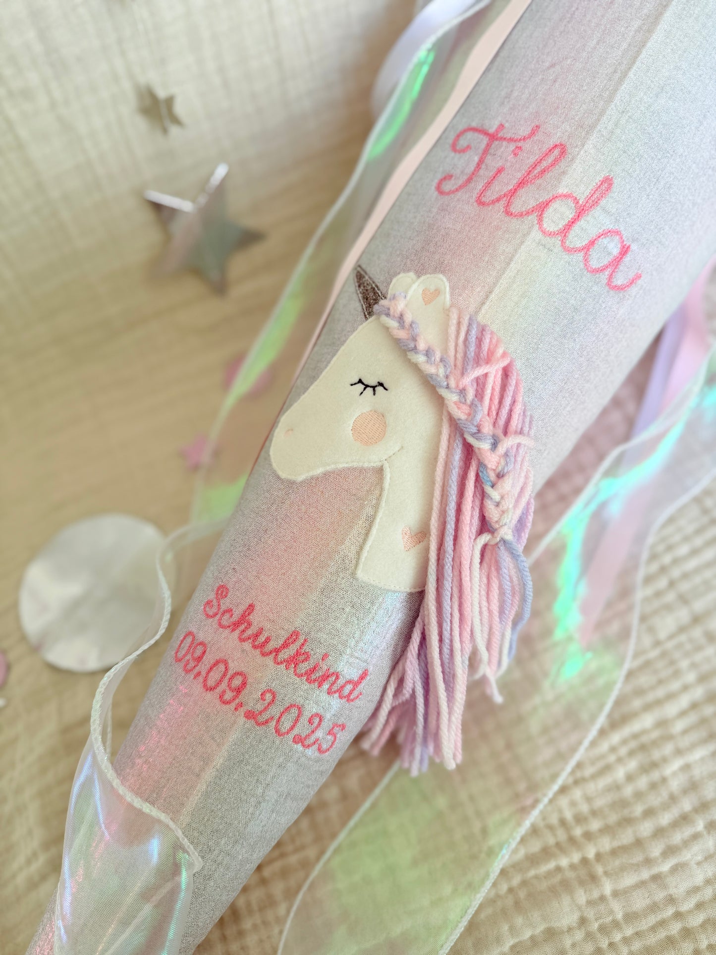 Schultüte 70 cm | Einhorn | Pompom Schleife Regenbogen Musselin | Holographische Effekte | Kissen Inlett